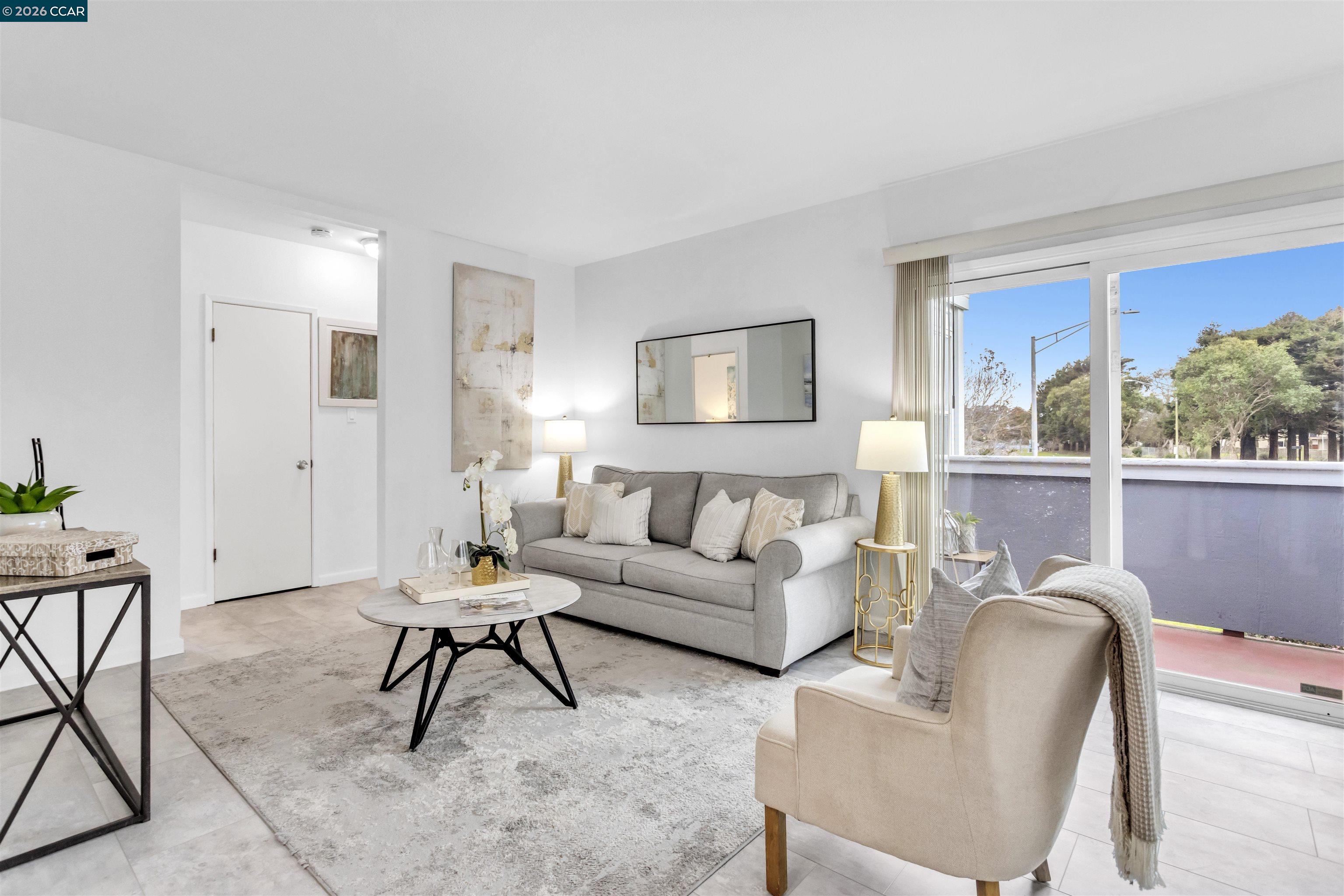 Detail Gallery Image 9 of 30 For 952 Mission Rd, South San Francisco,  CA 94080 - 2 Beds | 1 Baths