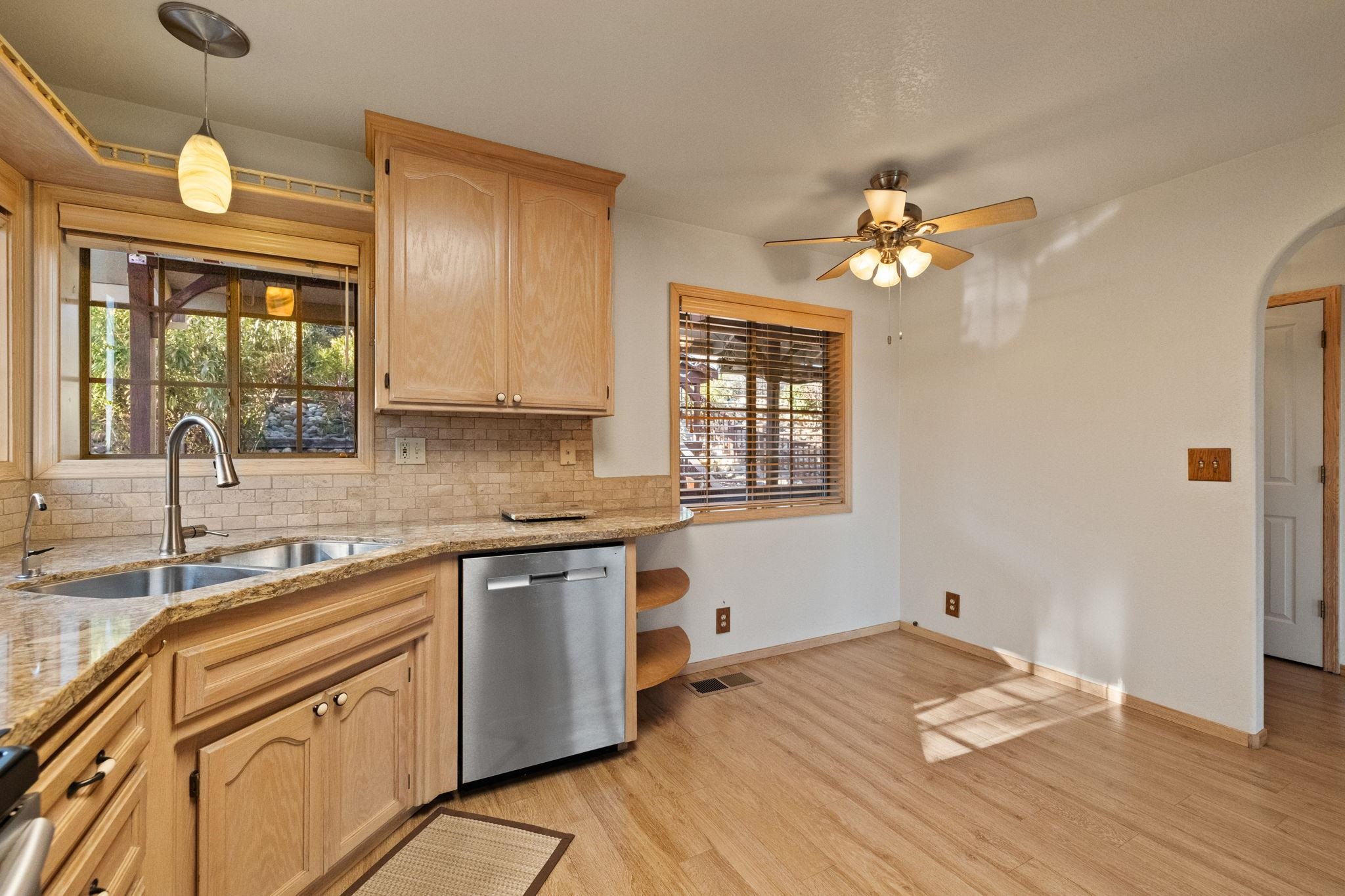 Detail Gallery Image 11 of 54 For 21239 Pokie Dr, Soulsbyville,  CA 95372 - 3 Beds | 2 Baths