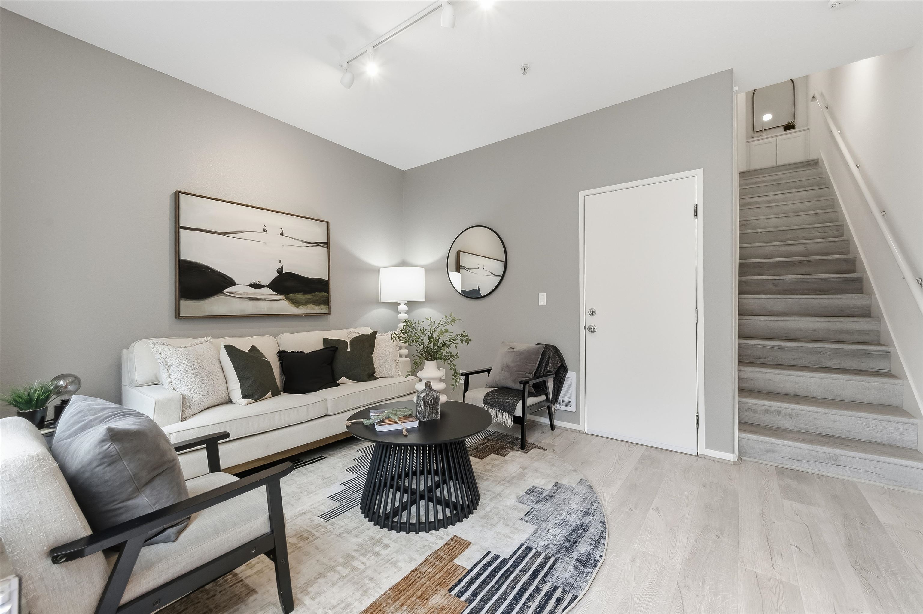 Photo #2: 41122436 Listing: Photo #2