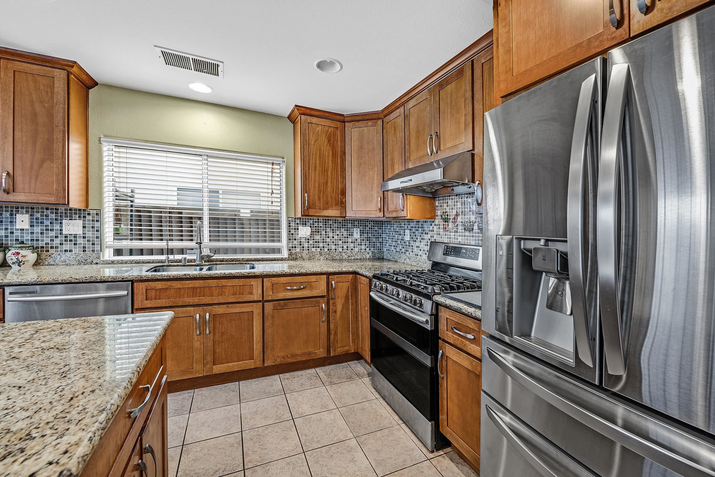 Detail Gallery Image 8 of 33 For 15100 Shining Star Ln, San Leandro,  CA 94579 - 4 Beds | 3 Baths