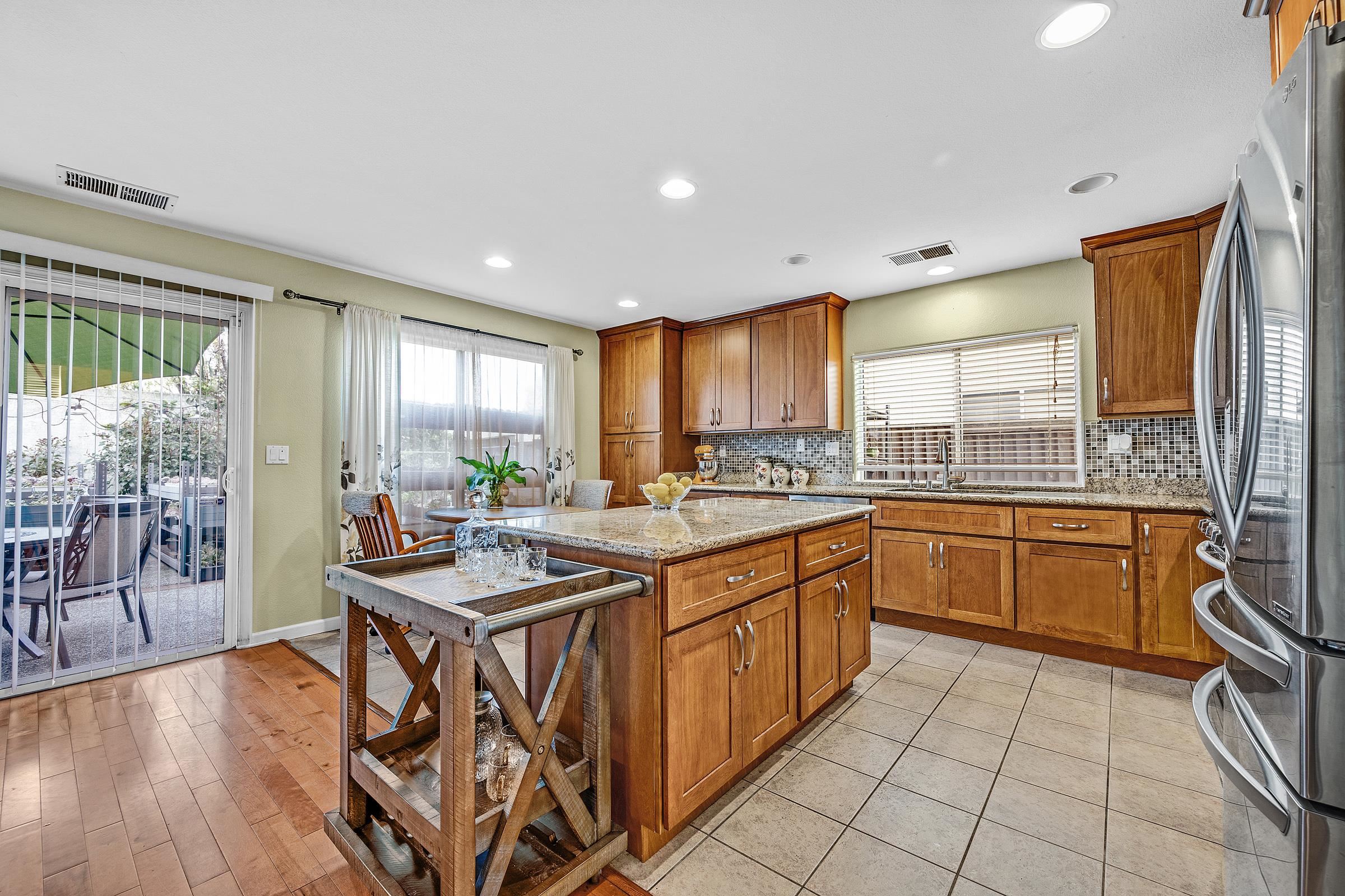 Detail Gallery Image 9 of 33 For 15100 Shining Star Ln, San Leandro,  CA 94579 - 4 Beds | 3 Baths