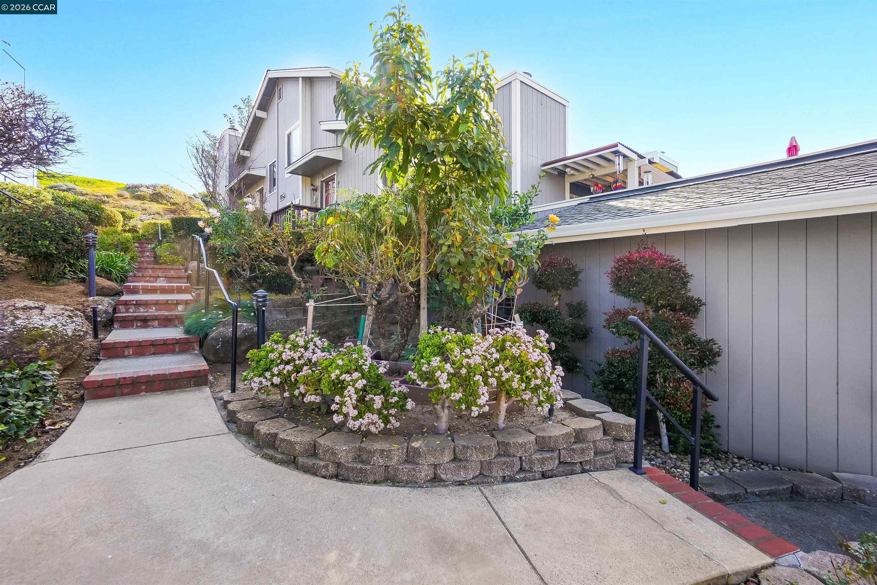 Photo #4: 41122443 Listing: Photo #4