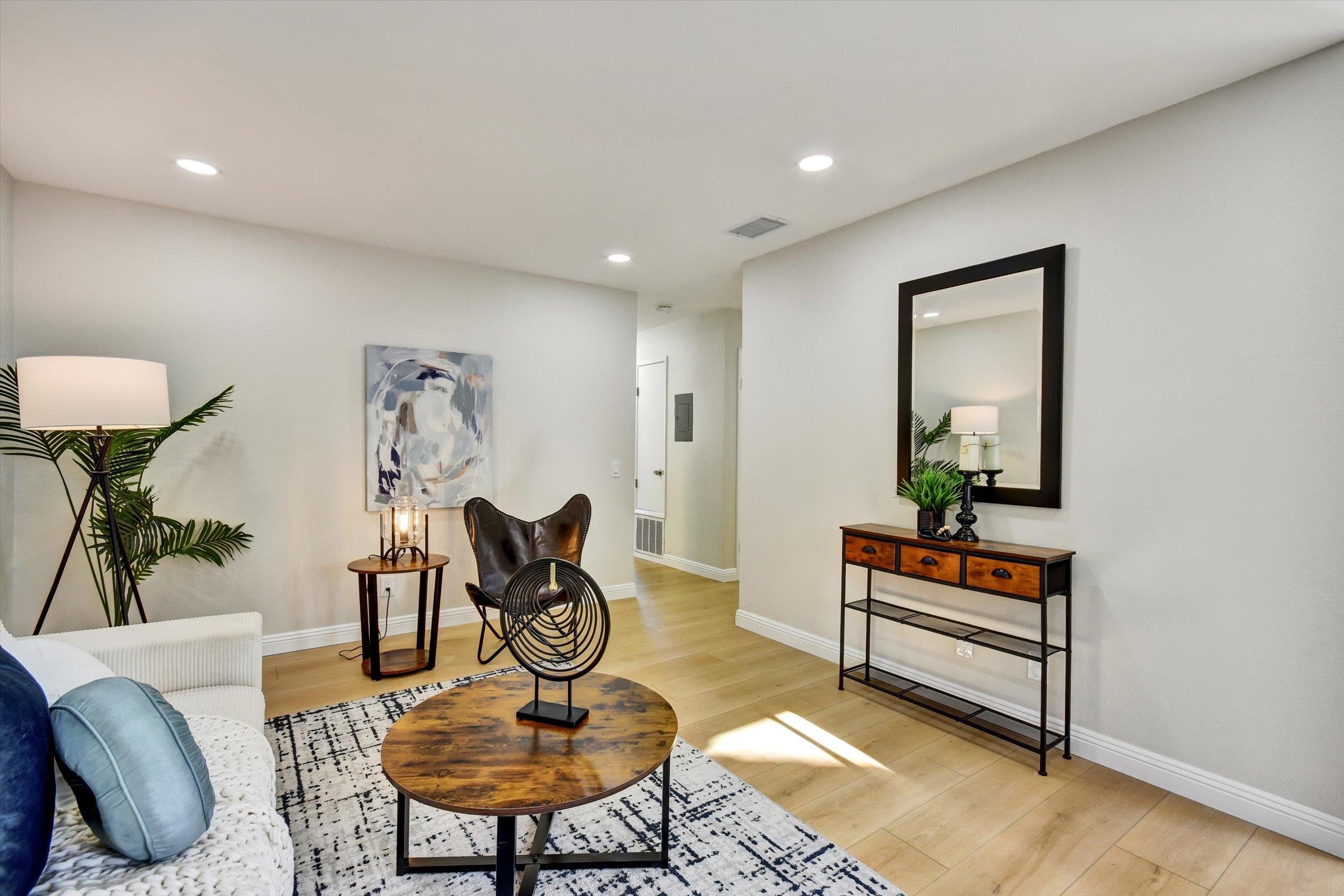 Detail Gallery Image 5 of 22 For 2547 Easton Ln #18,  San Jose,  CA 95133 - 2 Beds | 2 Baths