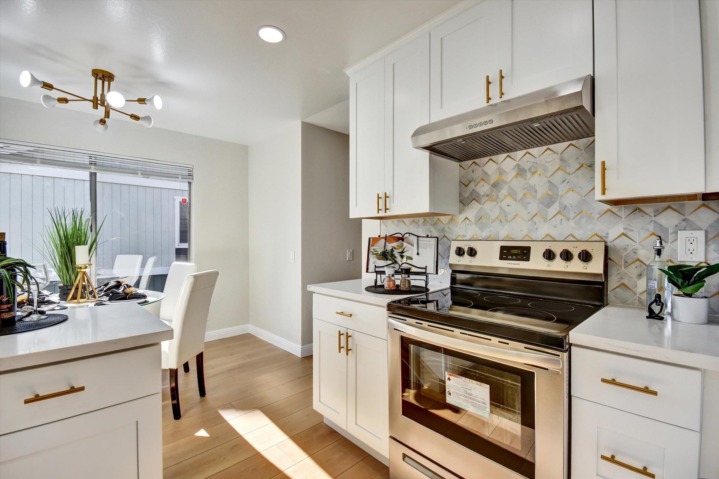 Detail Gallery Image 9 of 22 For 2547 Easton Ln #18,  San Jose,  CA 95133 - 2 Beds | 2 Baths