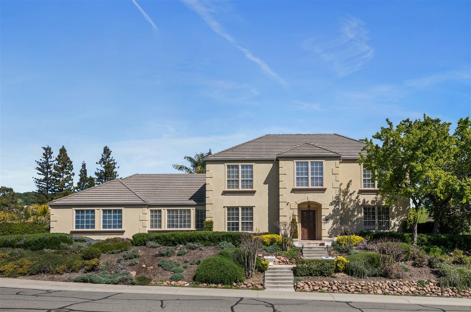 Detail Gallery Image 3 of 54 For 3266 Congressional Cir, Fairfield,  CA 94534 - 4 Beds | 3/1 Baths