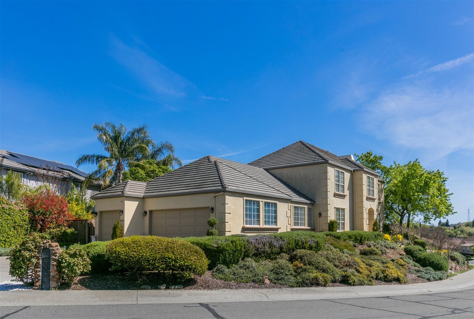 Detail Gallery Image 4 of 54 For 3266 Congressional Cir, Fairfield,  CA 94534 - 4 Beds | 3/1 Baths