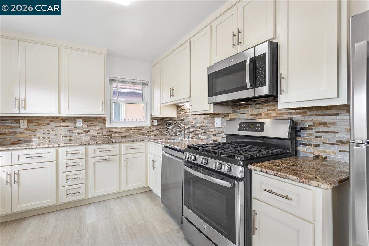 Detail Gallery Image 11 of 29 For 17469 via Primero, San Lorenzo,  CA 94580 - 3 Beds | 1 Baths