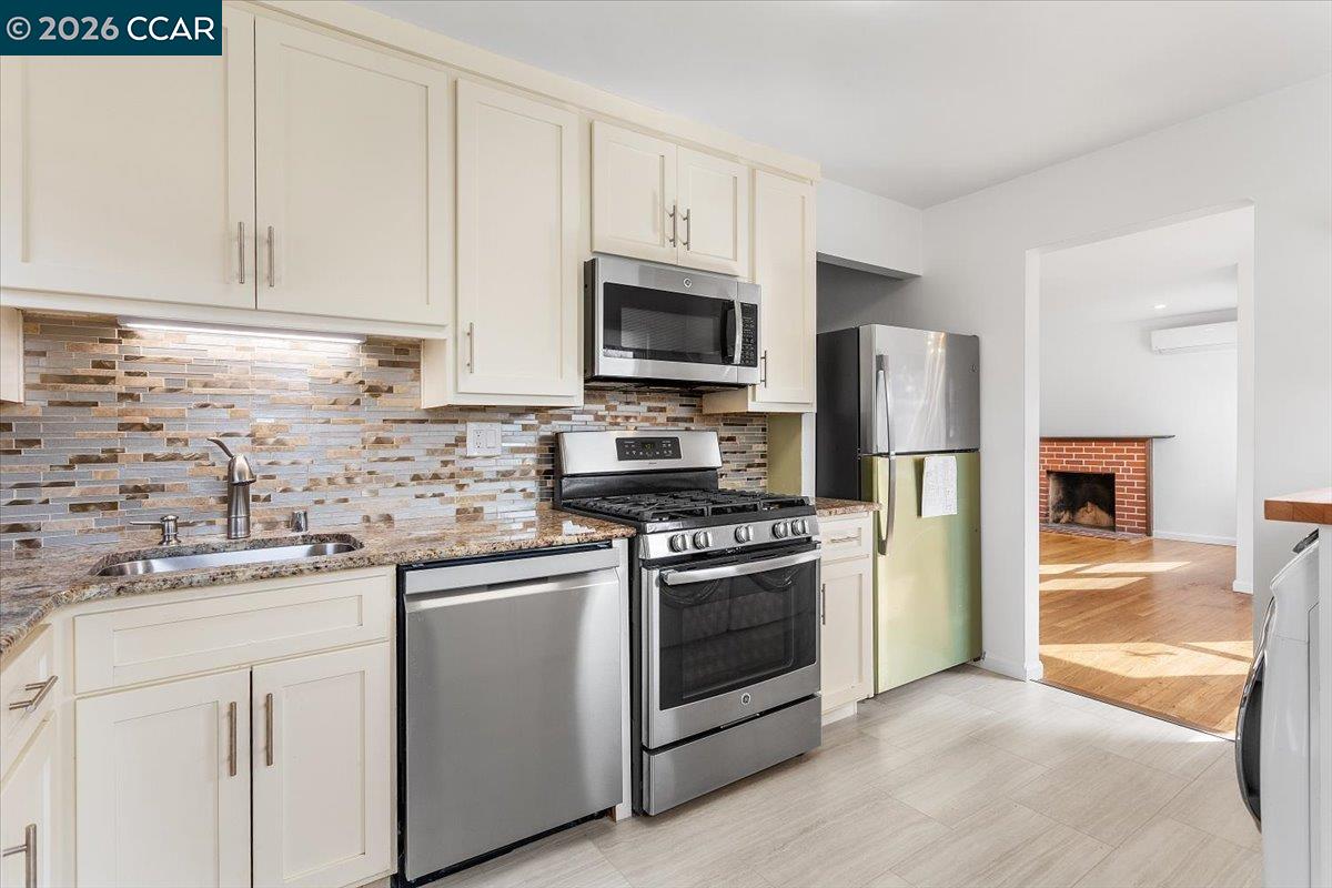 Detail Gallery Image 9 of 29 For 17469 via Primero, San Lorenzo,  CA 94580 - 3 Beds | 1 Baths