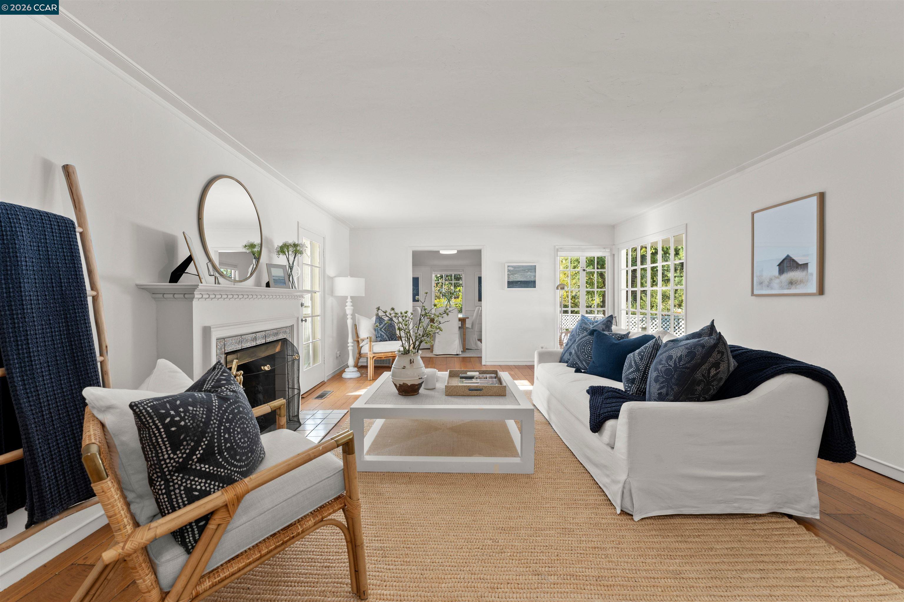 Detail Gallery Image 11 of 55 For 5450 Ascot Drive, Oakland,  CA 94611 - 2 Beds | 1/1 Baths