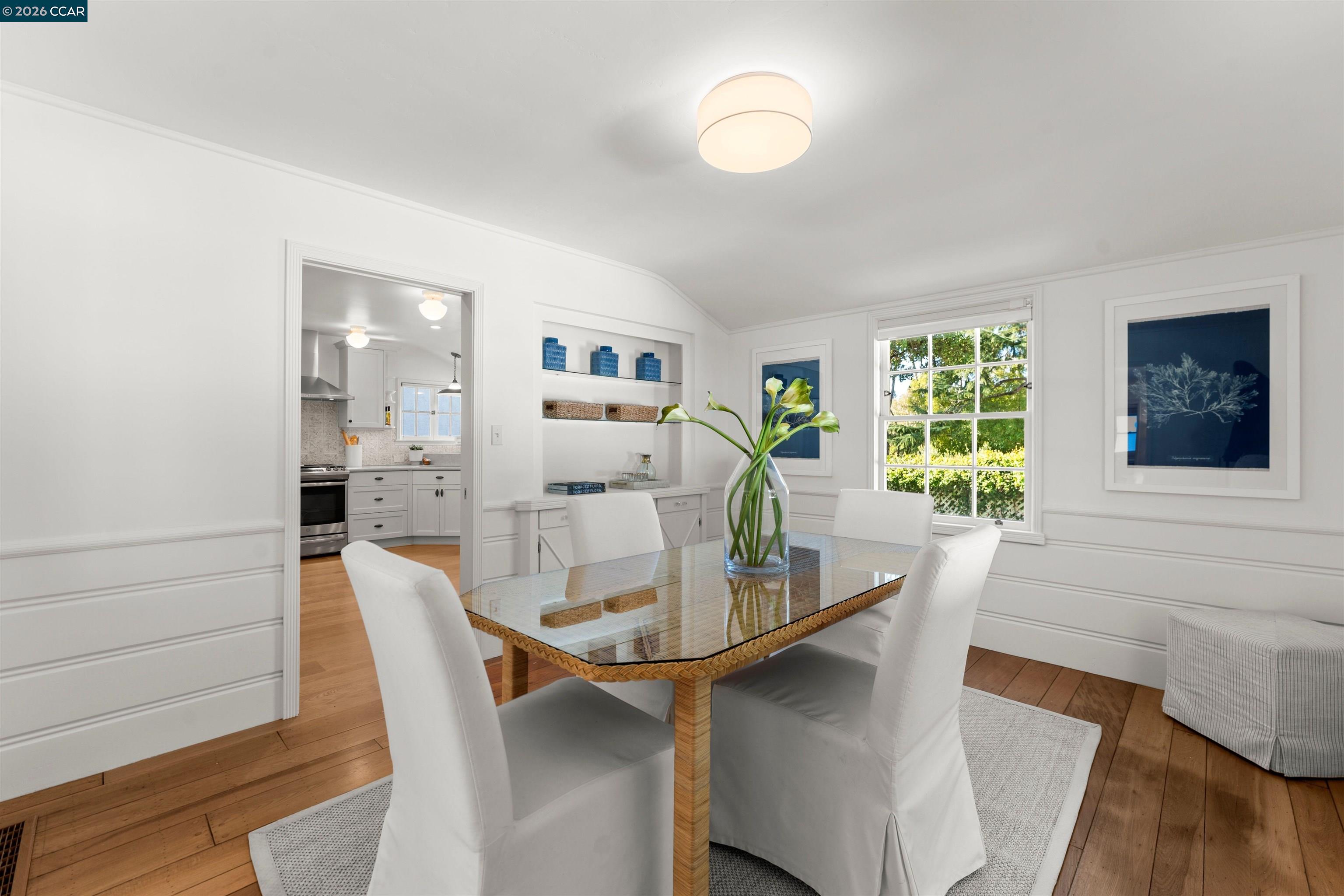 Detail Gallery Image 13 of 55 For 5450 Ascot Drive, Oakland,  CA 94611 - 2 Beds | 1/1 Baths