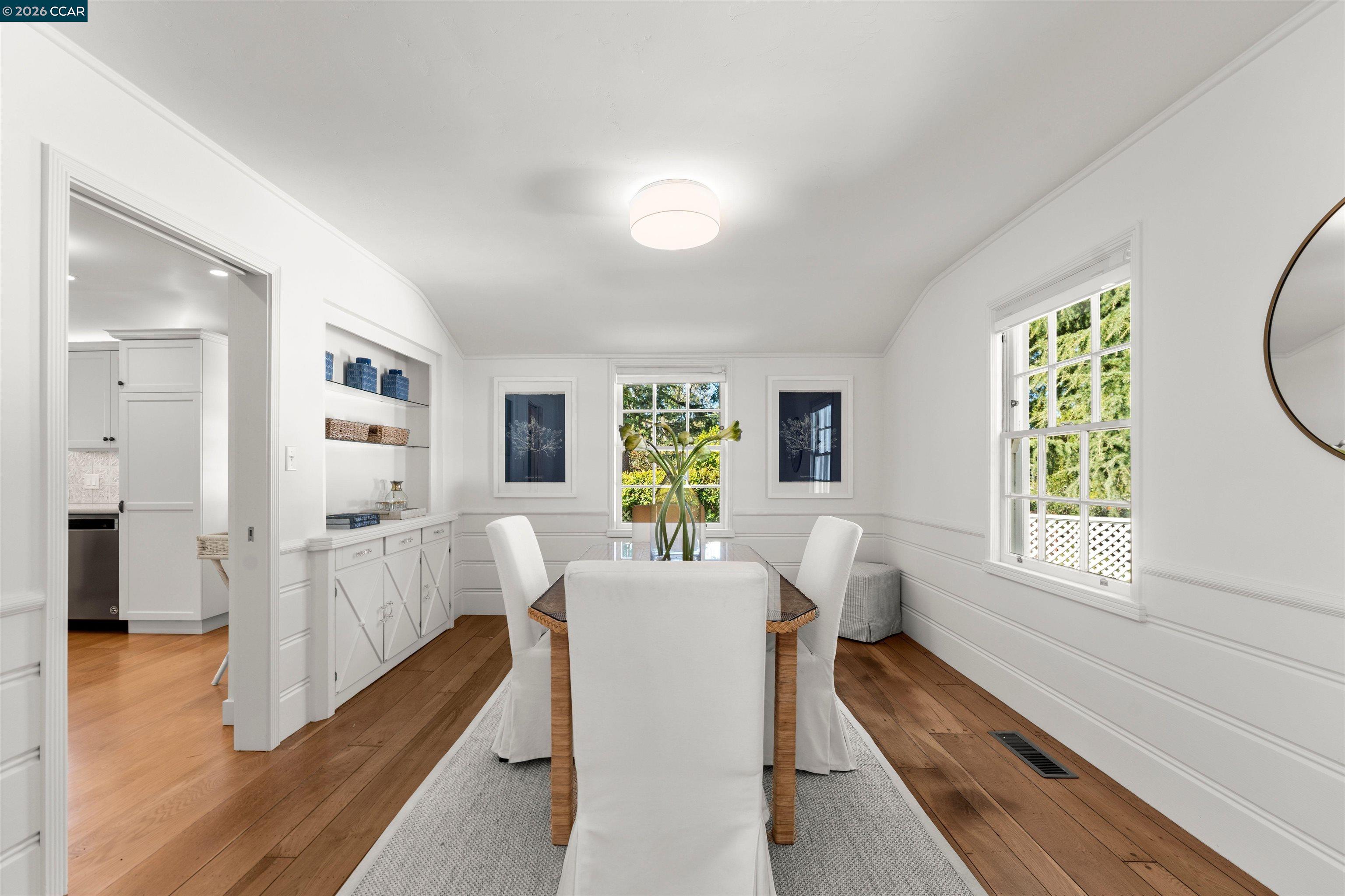 Detail Gallery Image 14 of 55 For 5450 Ascot Drive, Oakland,  CA 94611 - 2 Beds | 1/1 Baths