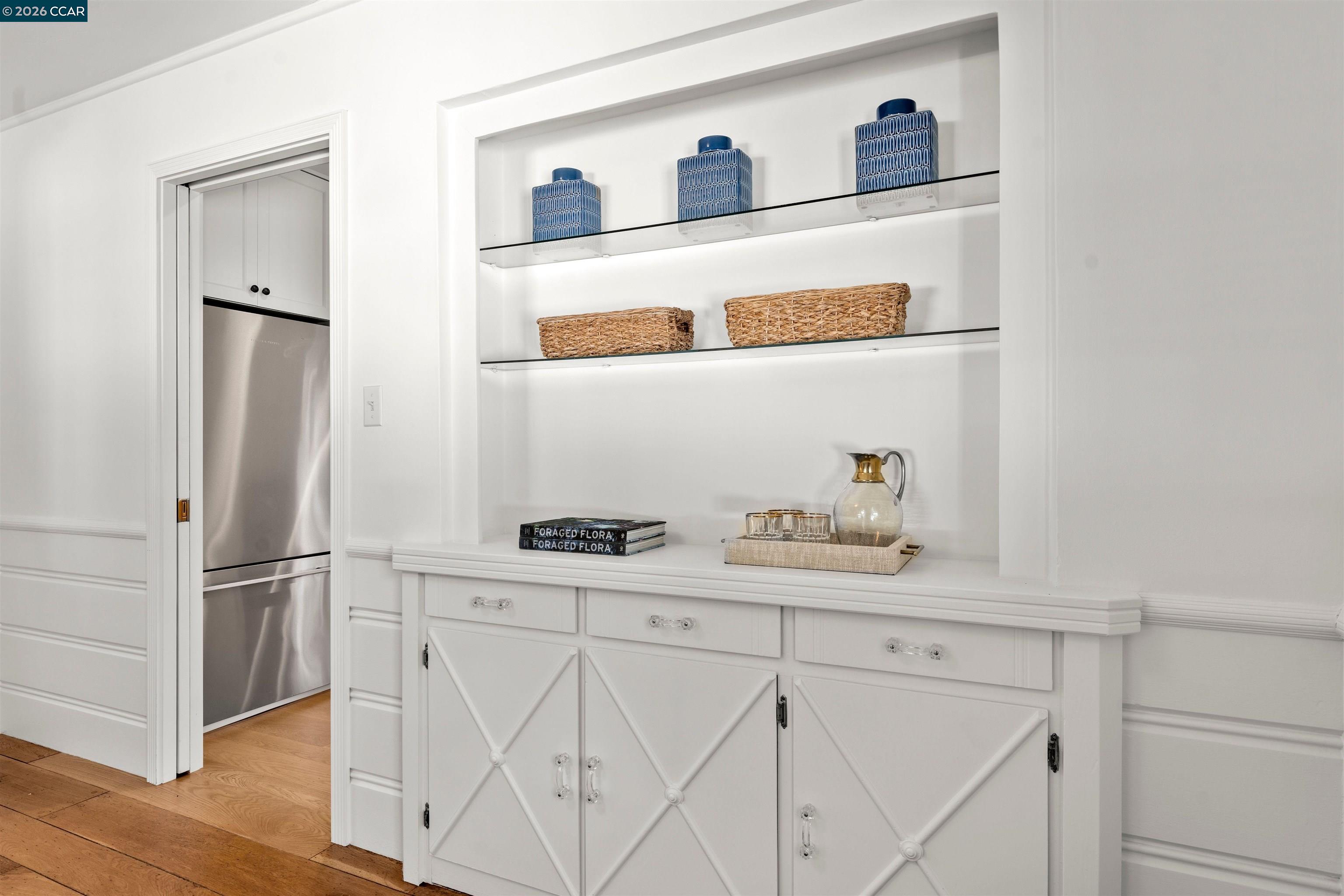 Detail Gallery Image 15 of 55 For 5450 Ascot Drive, Oakland,  CA 94611 - 2 Beds | 1/1 Baths