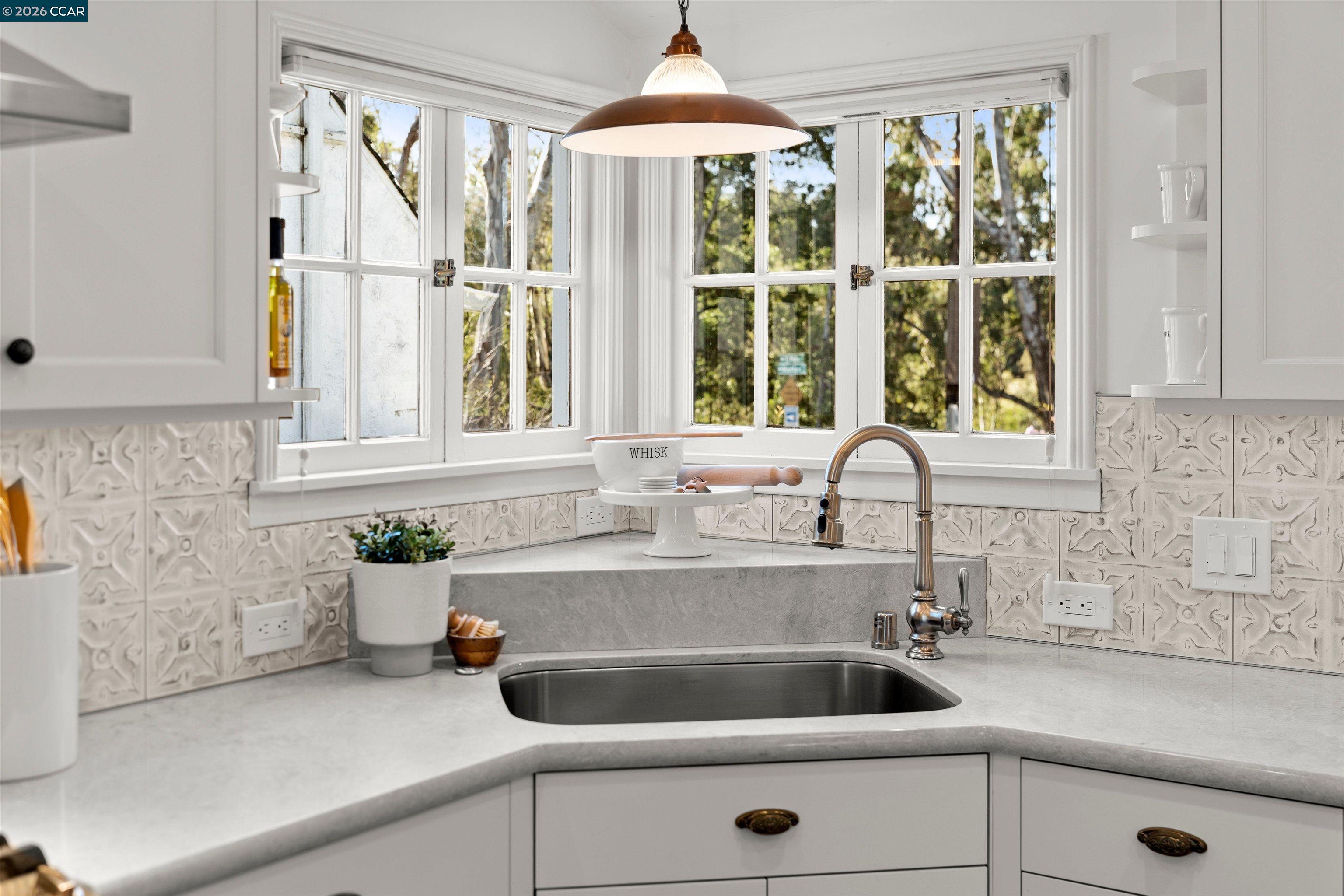 Detail Gallery Image 27 of 55 For 5450 Ascot Drive, Oakland,  CA 94611 - 2 Beds | 1/1 Baths