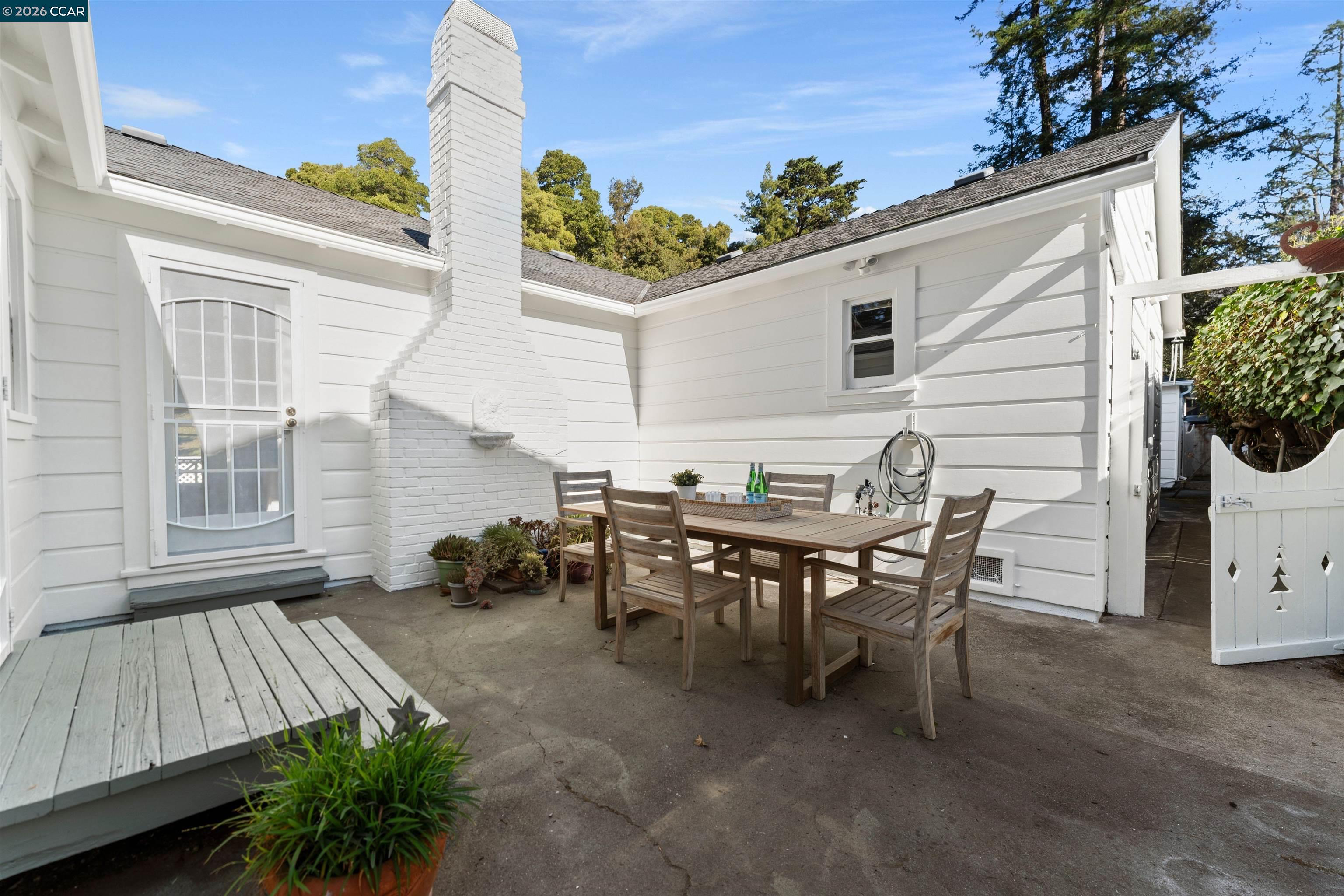 Detail Gallery Image 35 of 55 For 5450 Ascot Drive, Oakland,  CA 94611 - 2 Beds | 1/1 Baths