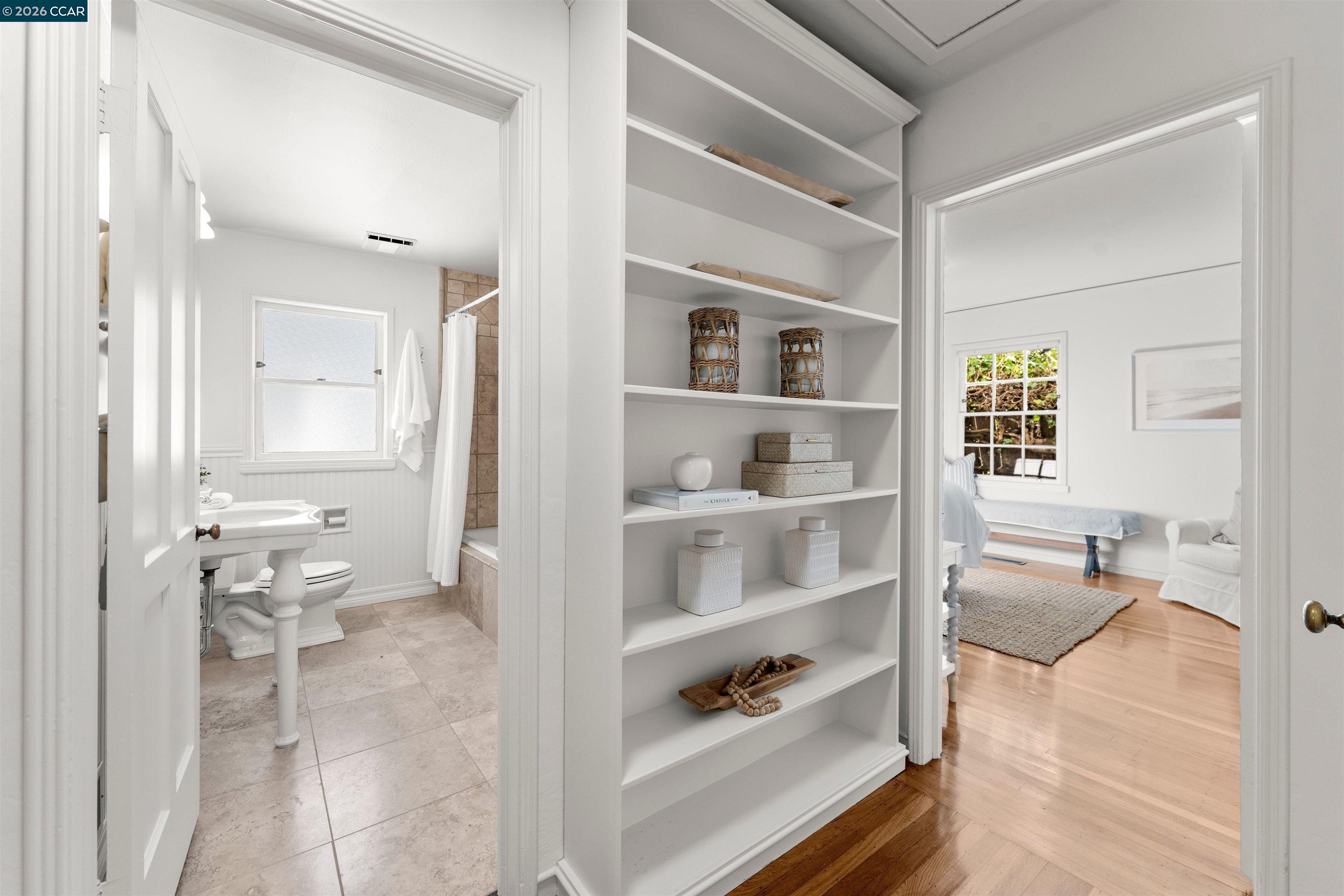 Detail Gallery Image 41 of 55 For 5450 Ascot Drive, Oakland,  CA 94611 - 2 Beds | 1/1 Baths