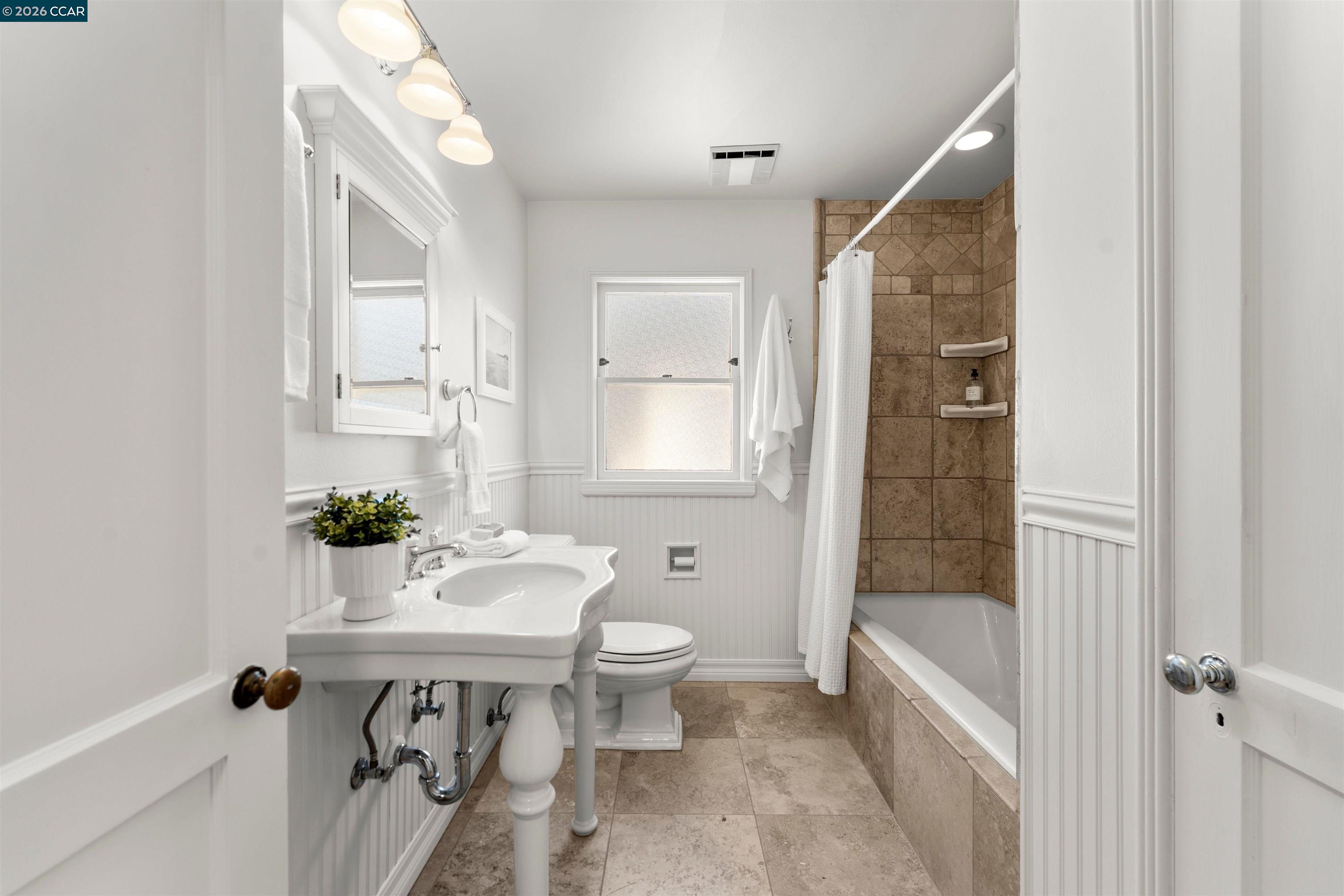 Detail Gallery Image 42 of 55 For 5450 Ascot Drive, Oakland,  CA 94611 - 2 Beds | 1/1 Baths