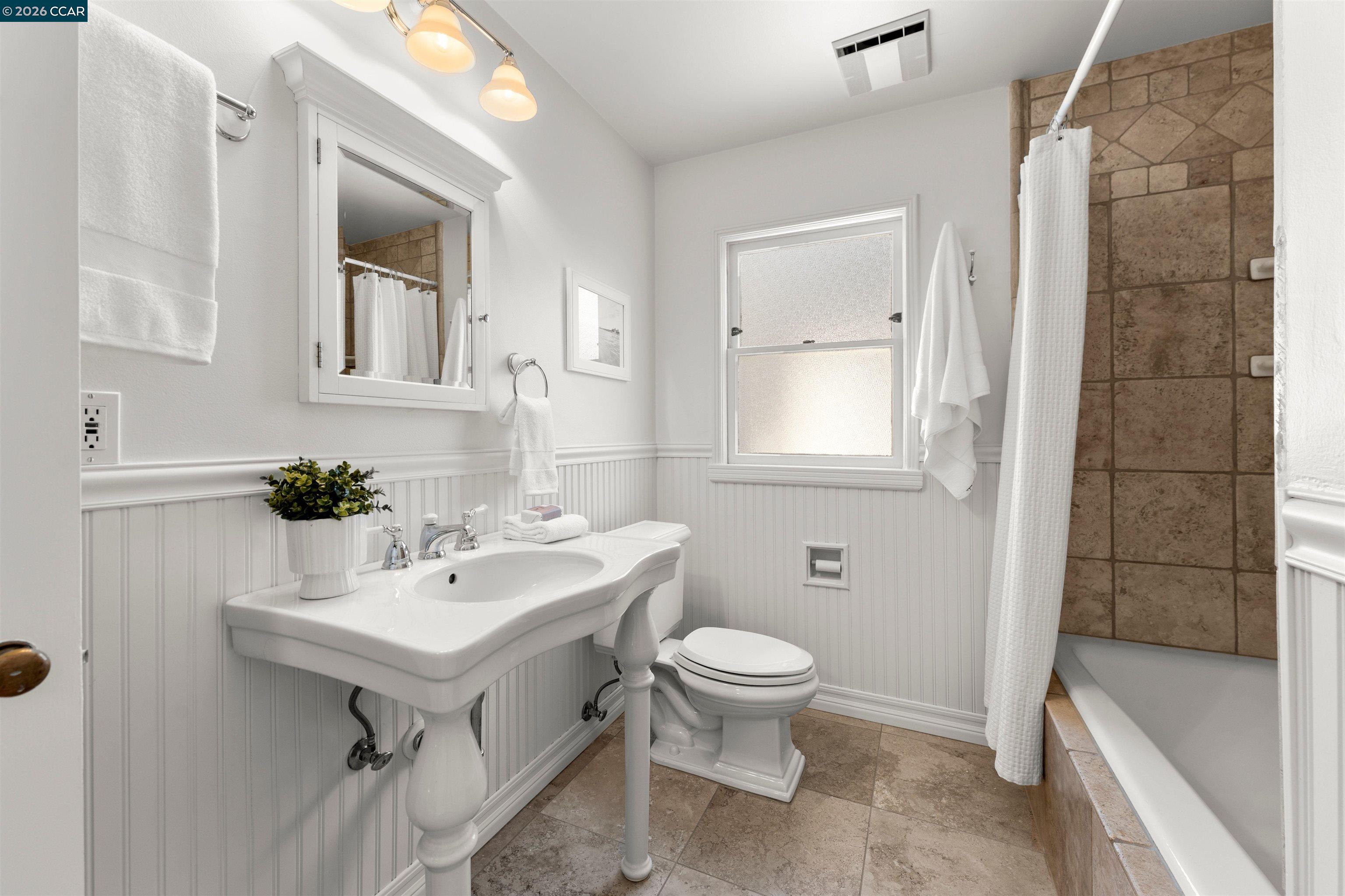 Detail Gallery Image 43 of 55 For 5450 Ascot Drive, Oakland,  CA 94611 - 2 Beds | 1/1 Baths