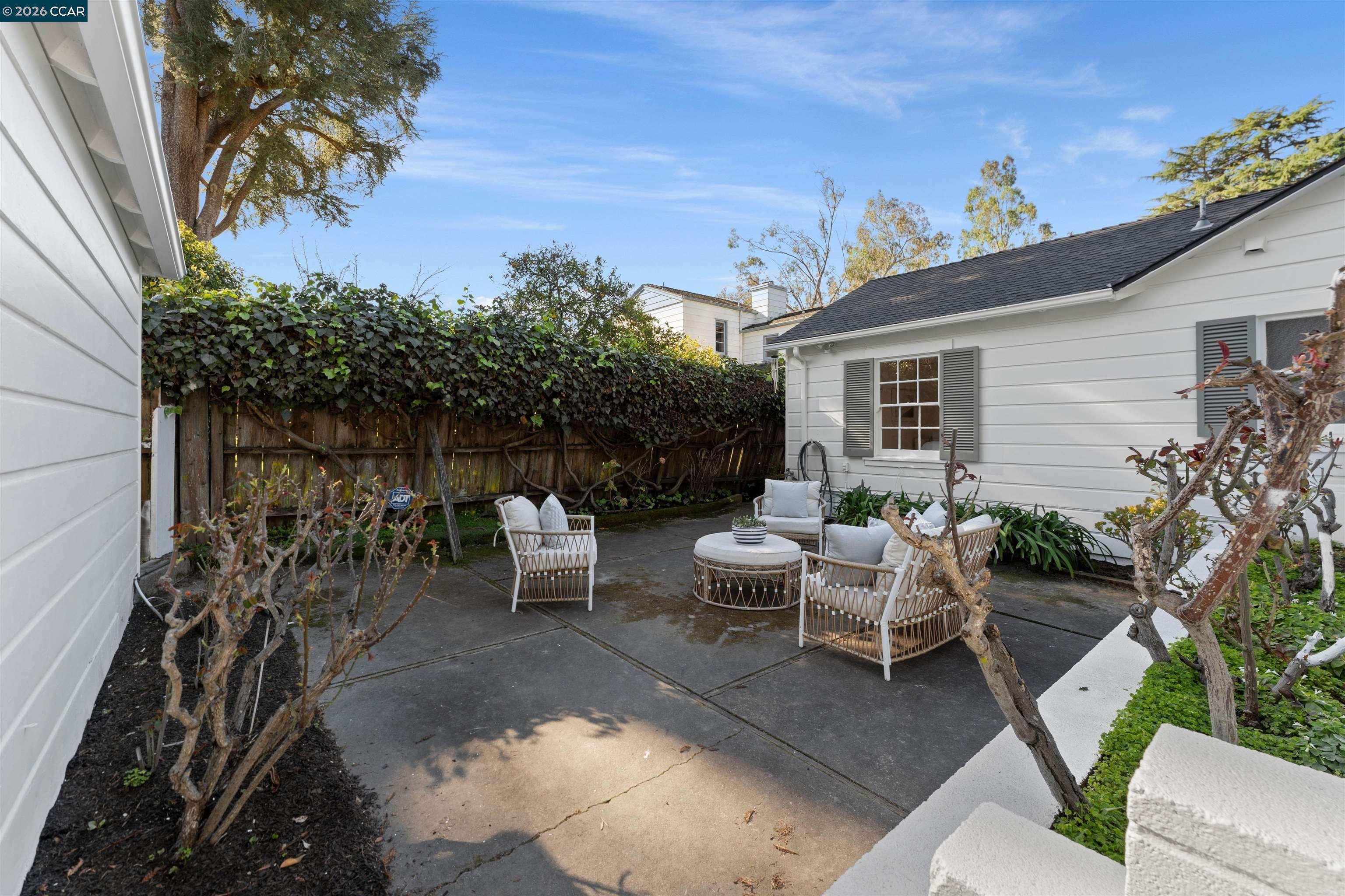 Detail Gallery Image 49 of 55 For 5450 Ascot Drive, Oakland,  CA 94611 - 2 Beds | 1/1 Baths