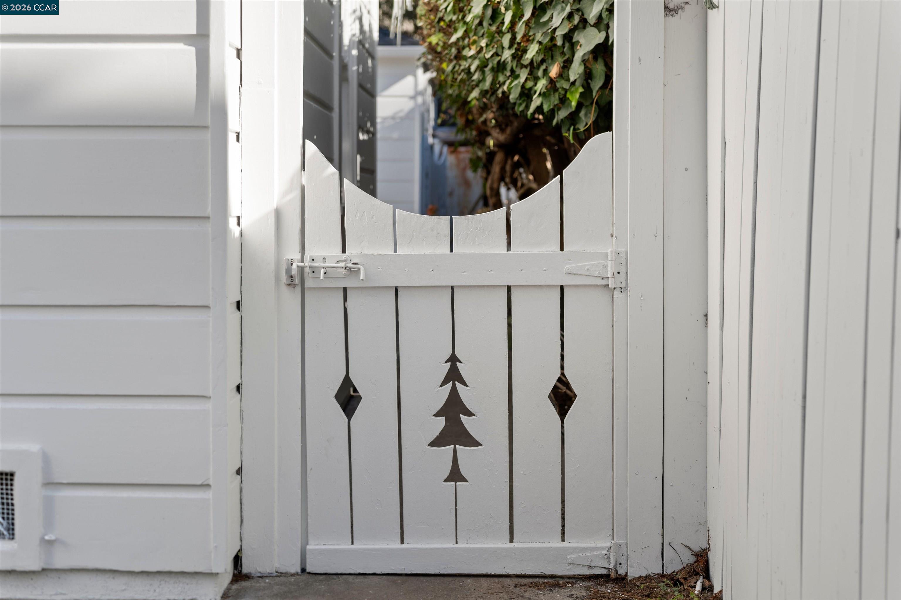 Detail Gallery Image 50 of 55 For 5450 Ascot Drive, Oakland,  CA 94611 - 2 Beds | 1/1 Baths