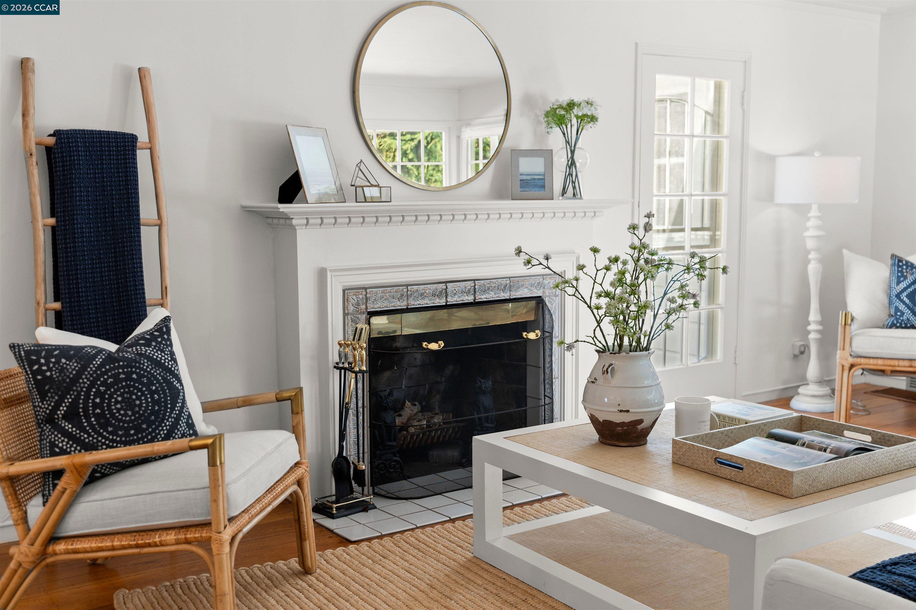 Detail Gallery Image 8 of 55 For 5450 Ascot Drive, Oakland,  CA 94611 - 2 Beds | 1/1 Baths