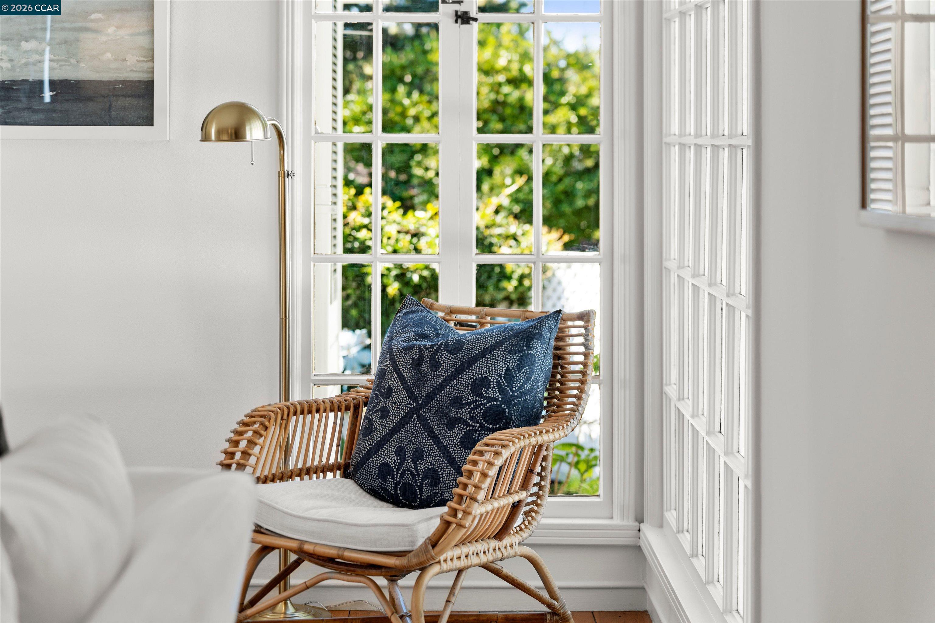 Detail Gallery Image 9 of 55 For 5450 Ascot Drive, Oakland,  CA 94611 - 2 Beds | 1/1 Baths