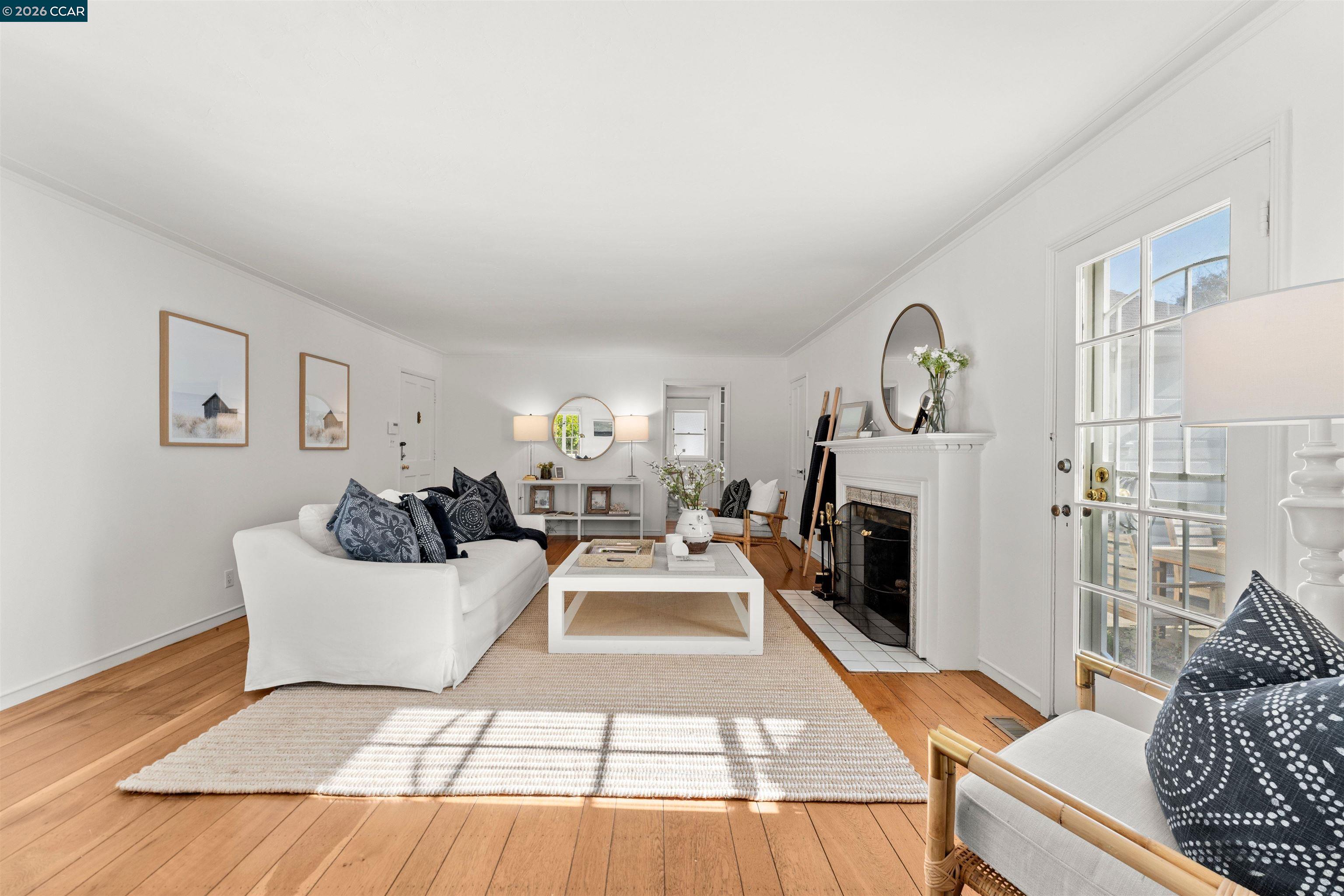 Detail Gallery Image 10 of 55 For 5450 Ascot Drive, Oakland,  CA 94611 - 2 Beds | 1/1 Baths