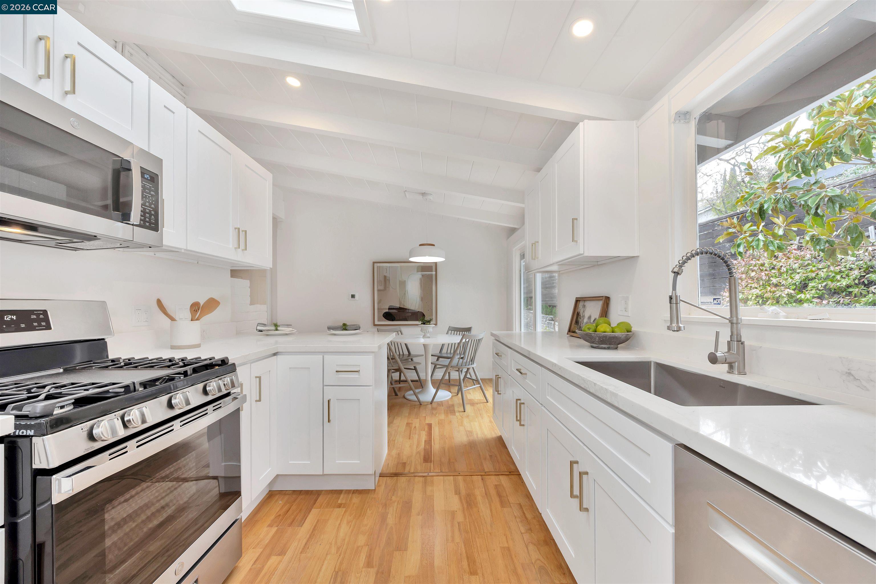 Detail Gallery Image 12 of 24 For 10 Vista Hermosa, Walnut Creek,  CA 94597 - 4 Beds | 2 Baths