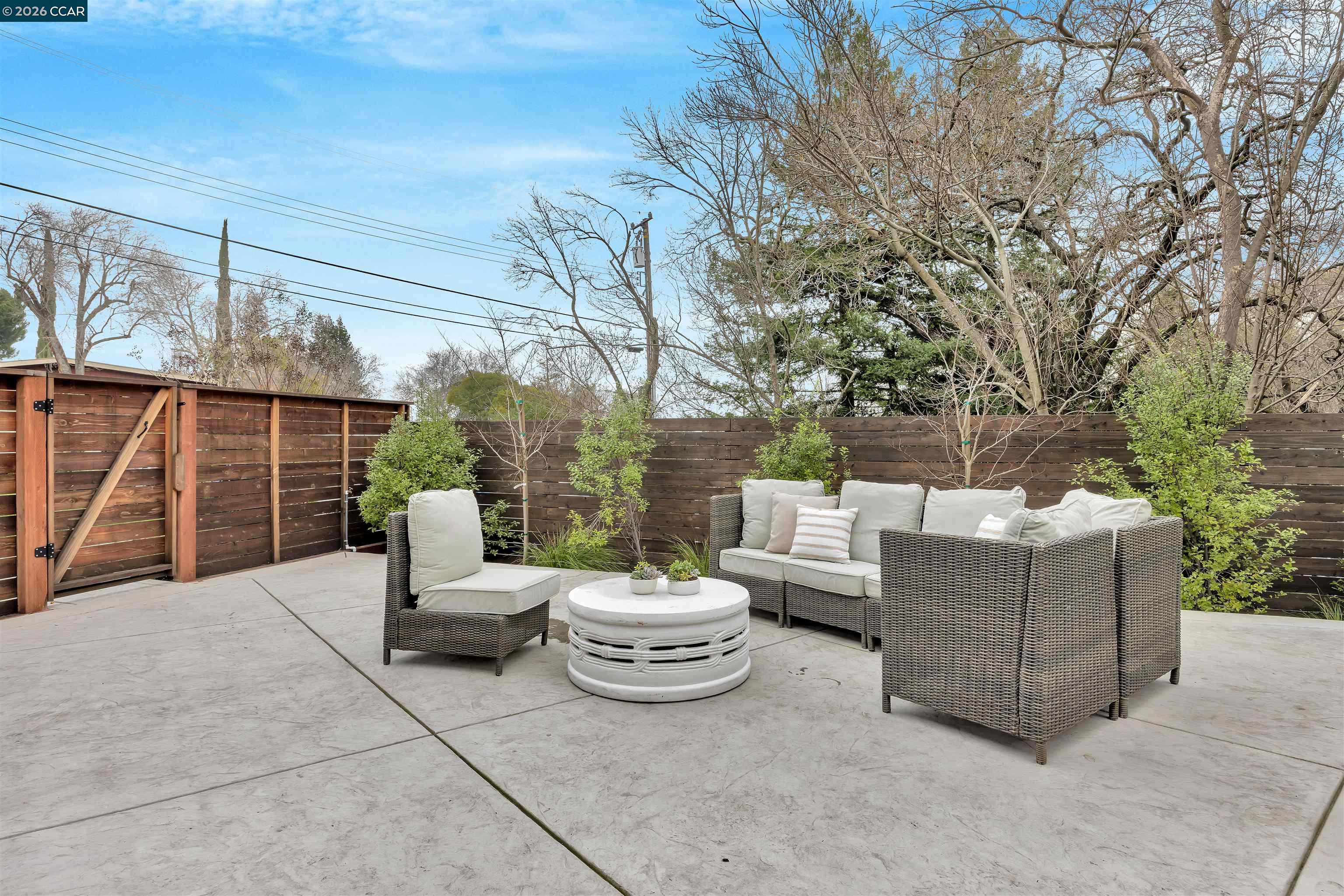 Detail Gallery Image 23 of 24 For 10 Vista Hermosa, Walnut Creek,  CA 94597 - 4 Beds | 2 Baths