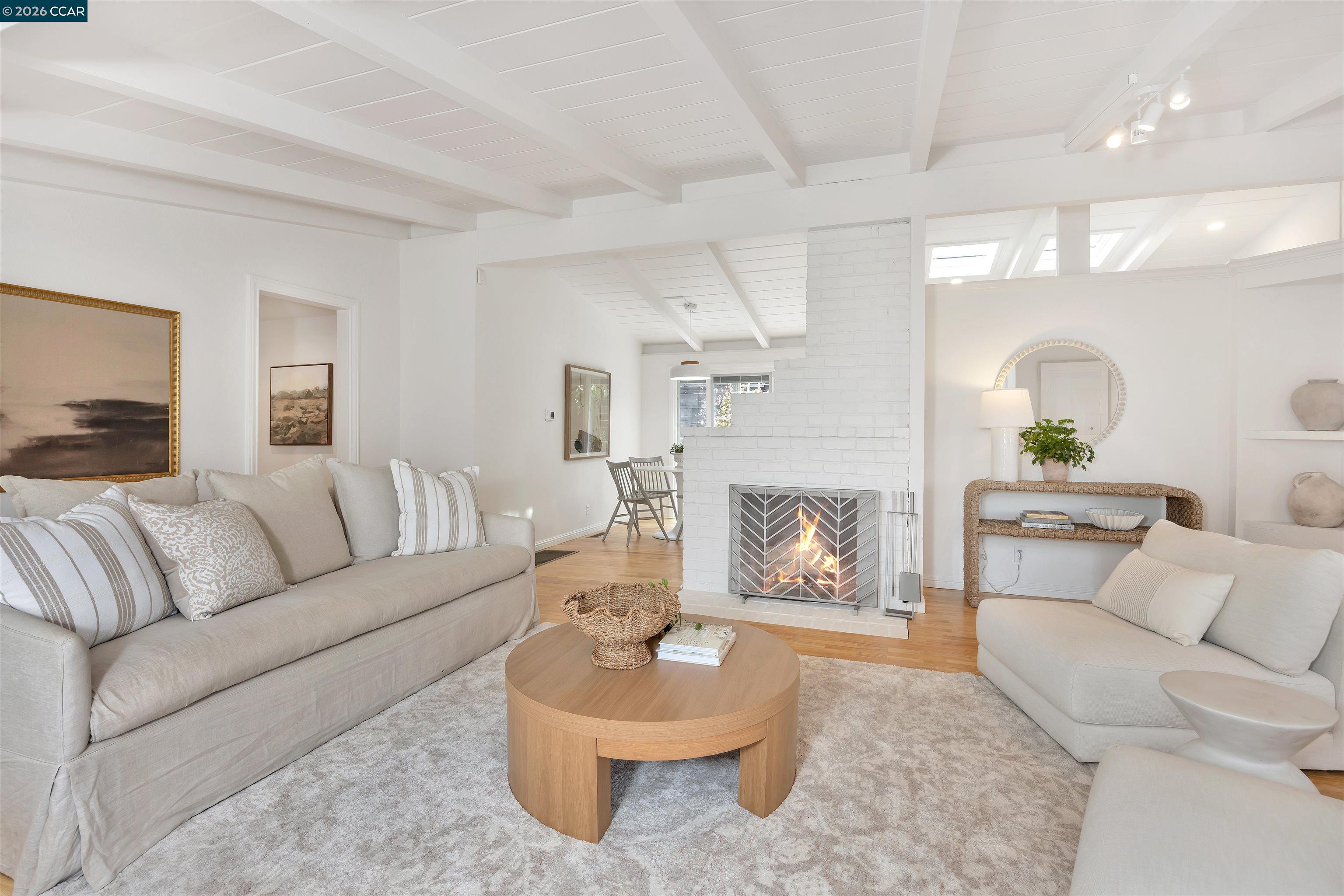 Detail Gallery Image 5 of 24 For 10 Vista Hermosa, Walnut Creek,  CA 94597 - 4 Beds | 2 Baths