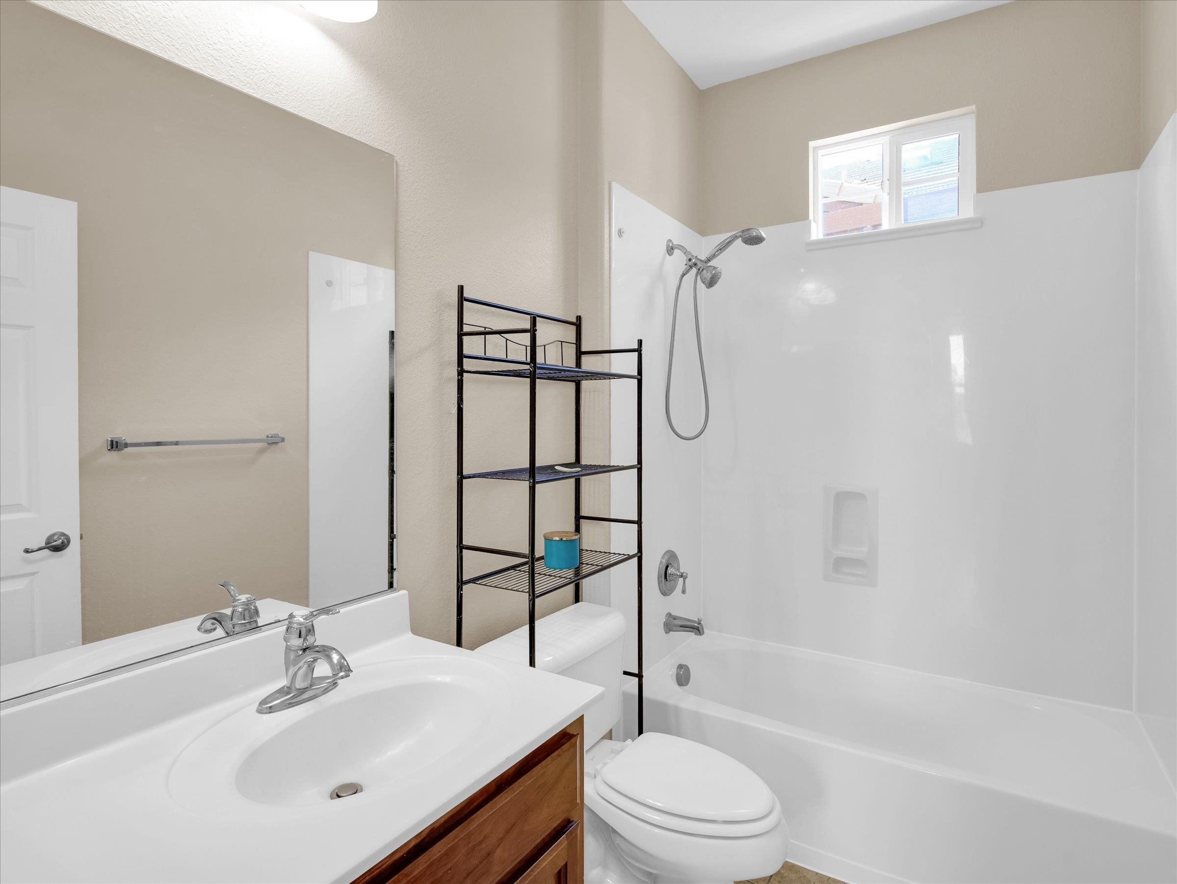 Detail Gallery Image 11 of 56 For 4312 Middlefield Dr, Tracy,  CA 95377 - 4 Beds | 4 Baths