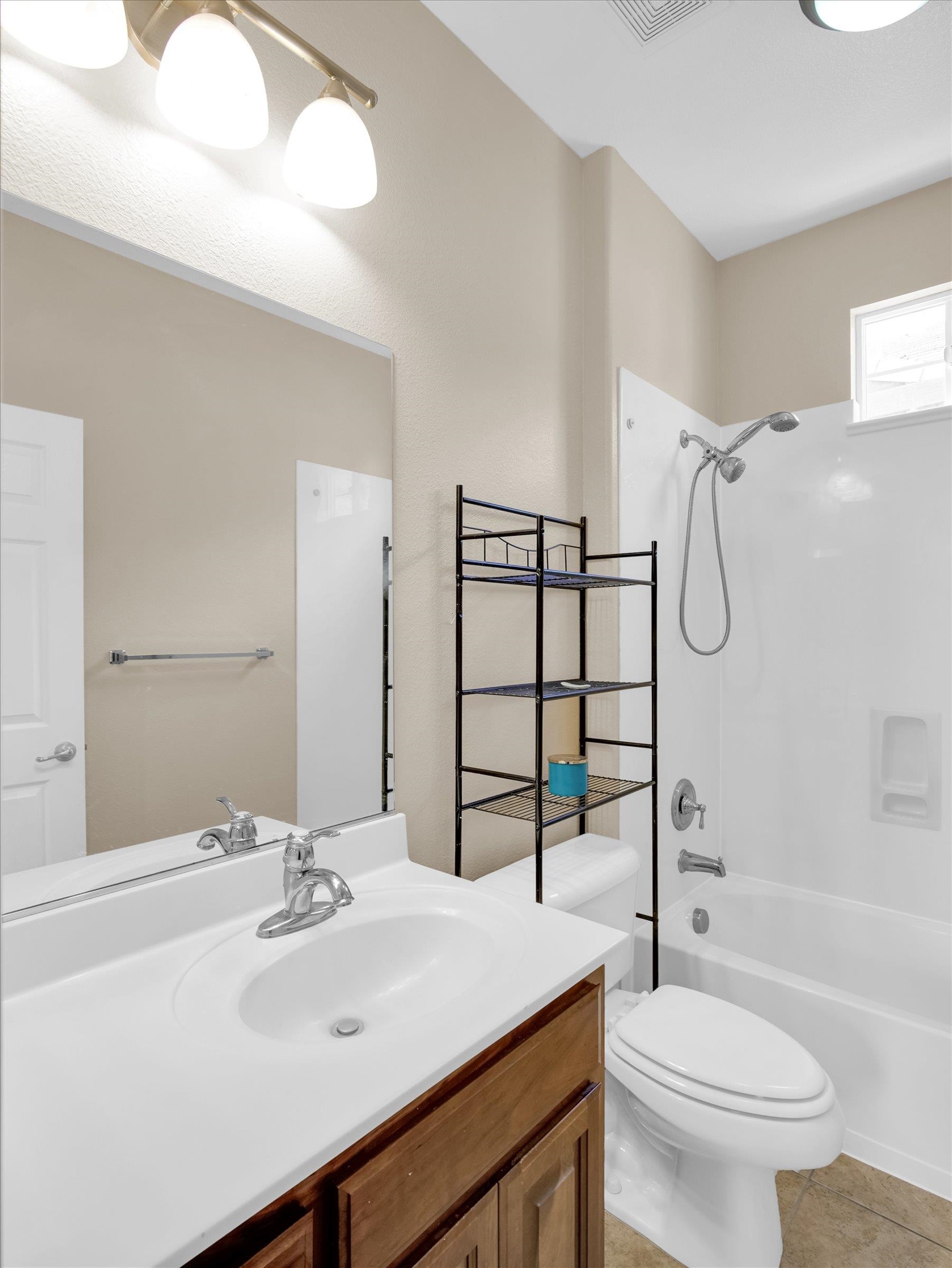 Detail Gallery Image 12 of 56 For 4312 Middlefield Dr, Tracy,  CA 95377 - 4 Beds | 4 Baths