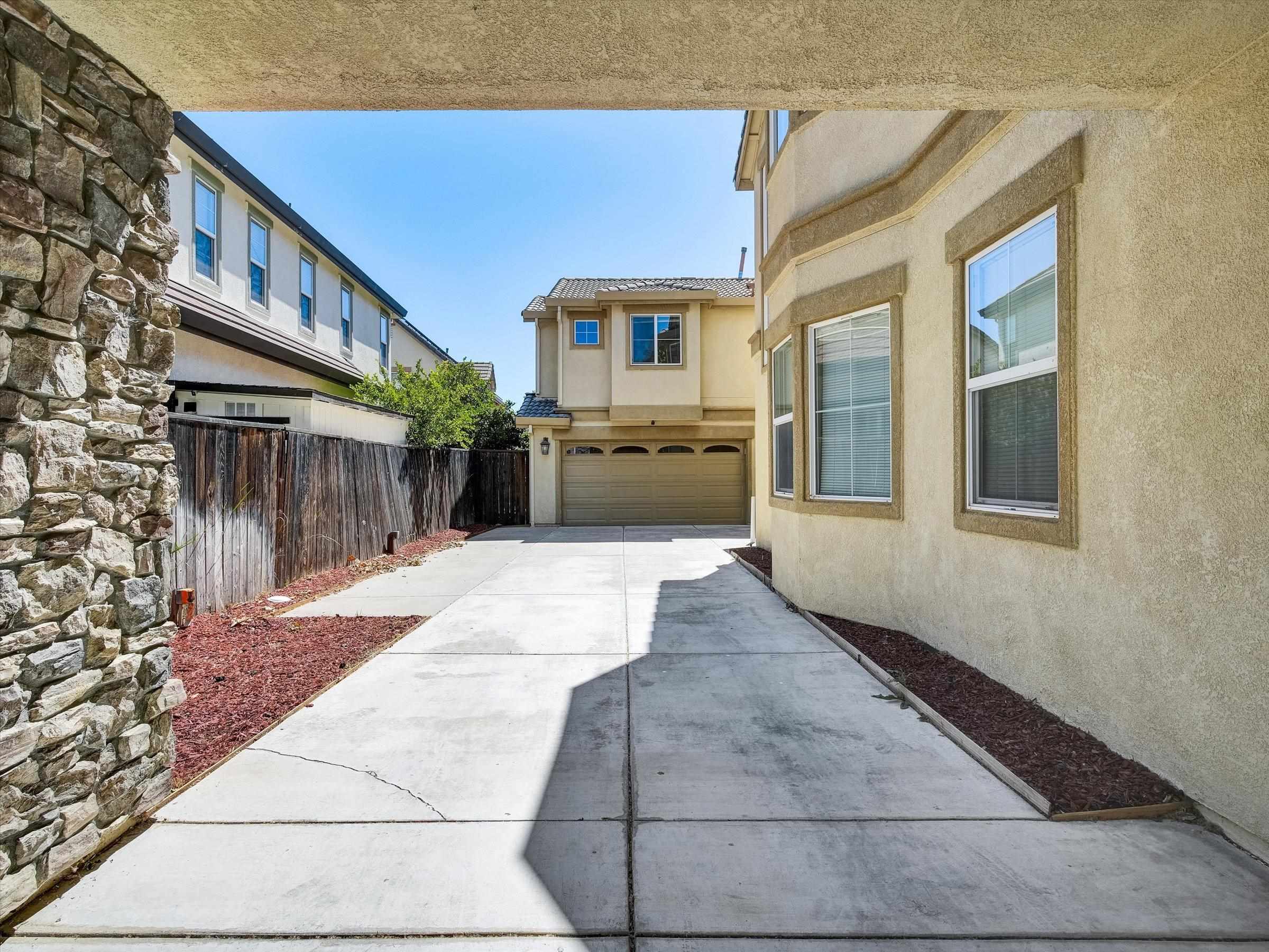 Detail Gallery Image 4 of 56 For 4312 Middlefield Dr, Tracy,  CA 95377 - 4 Beds | 4 Baths