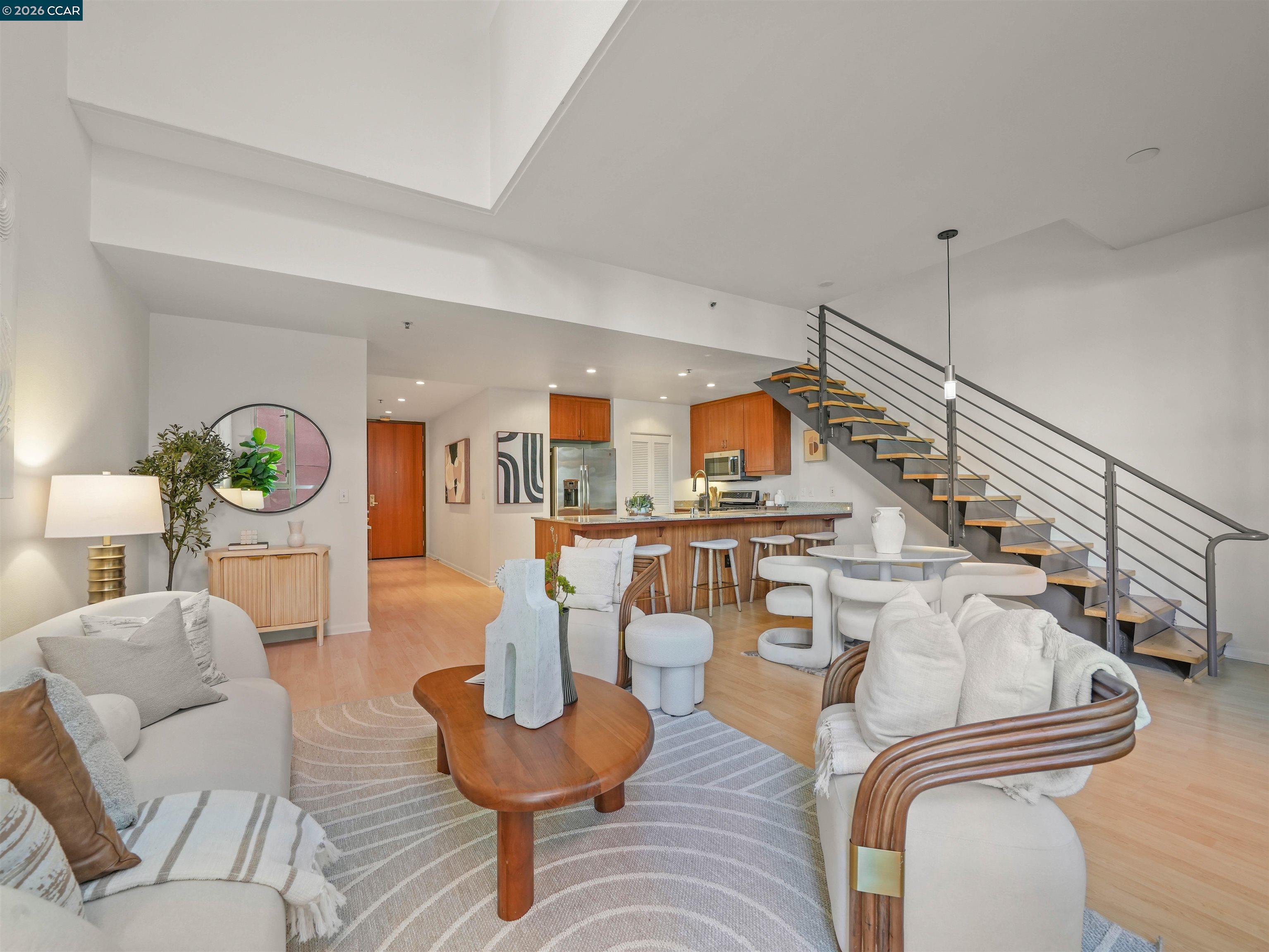 Detail Gallery Image 3 of 26 For 5855 Horton Street #526,  Emeryville,  CA 94608 - 1 Beds | 2 Baths