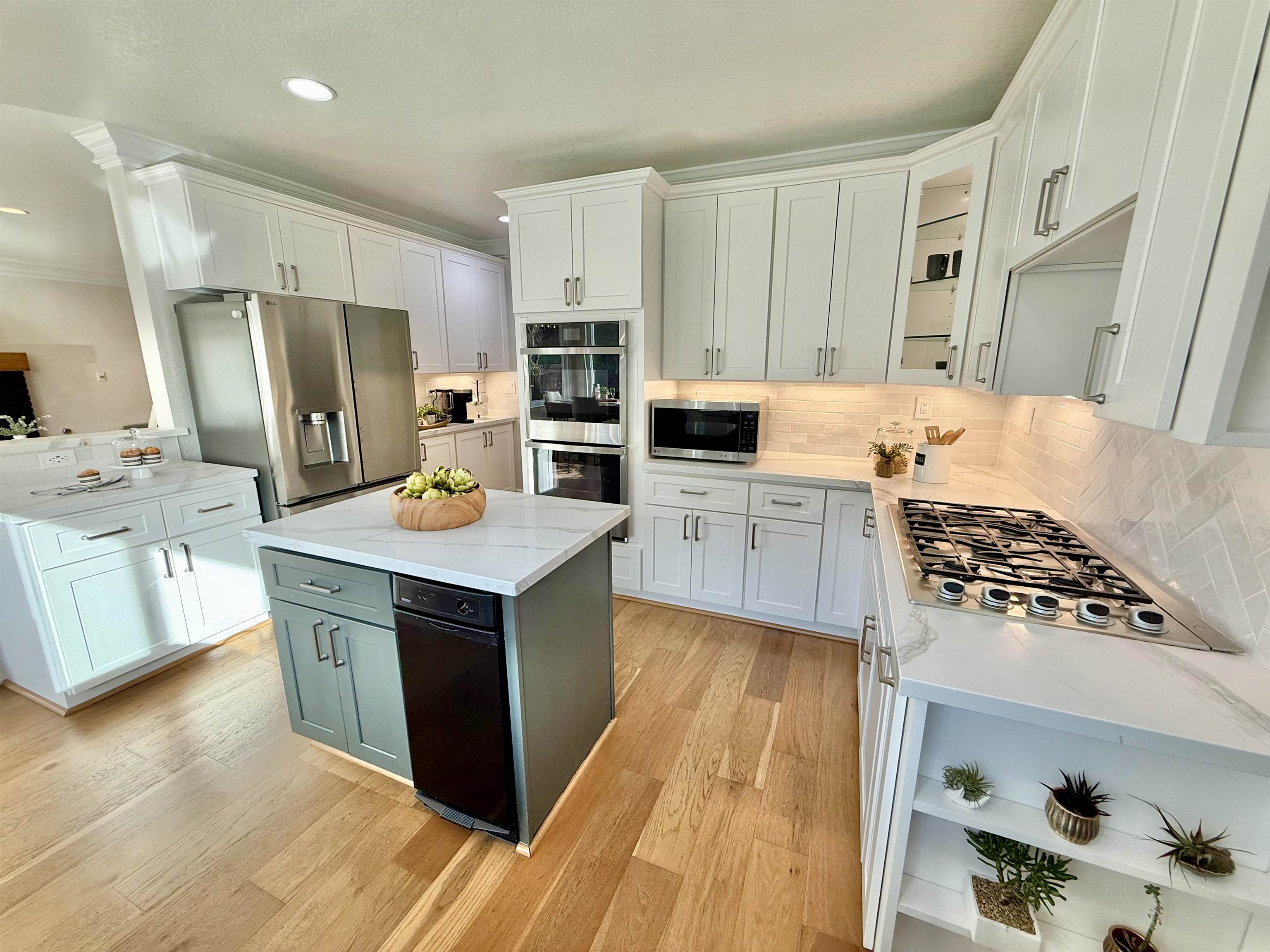 Detail Gallery Image 16 of 60 For 120 Canyon Lakes Way, San Ramon,  CA 94582 - 4 Beds | 2/1 Baths