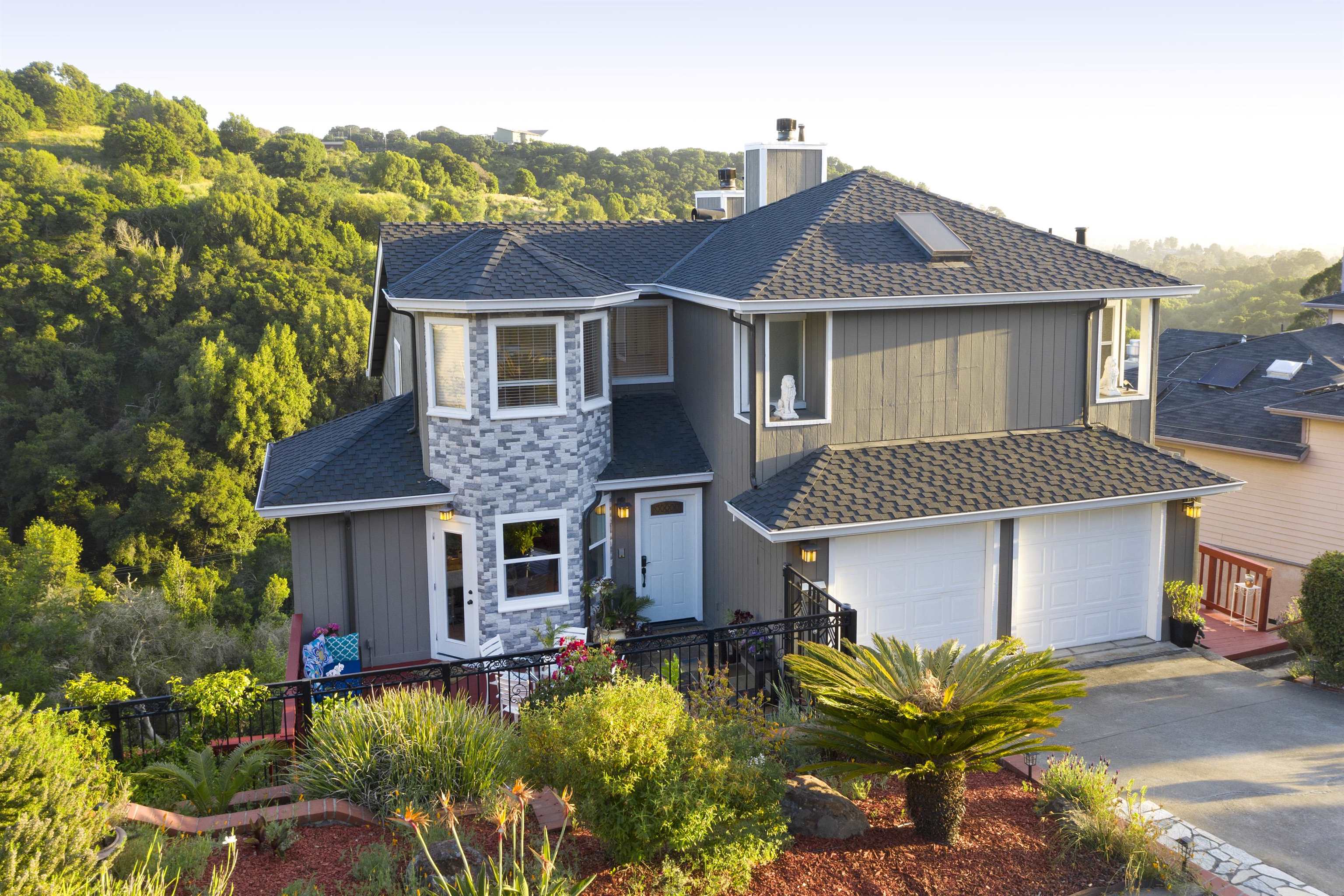 Detail Gallery Image 2 of 54 For 10353 Royal Oak Rd, Oakland,  CA 94605 - 4 Beds | 2/1 Baths