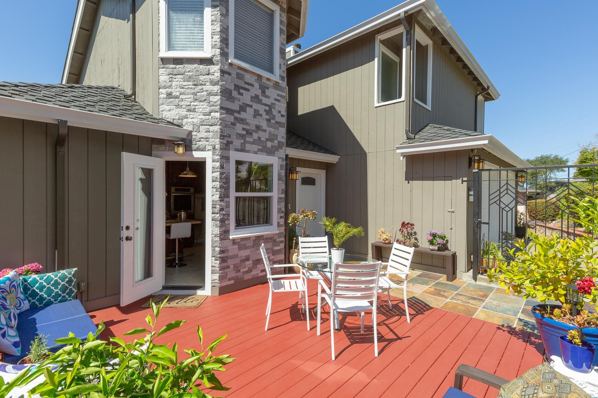 Detail Gallery Image 20 of 54 For 10353 Royal Oak Rd, Oakland,  CA 94605 - 4 Beds | 2/1 Baths