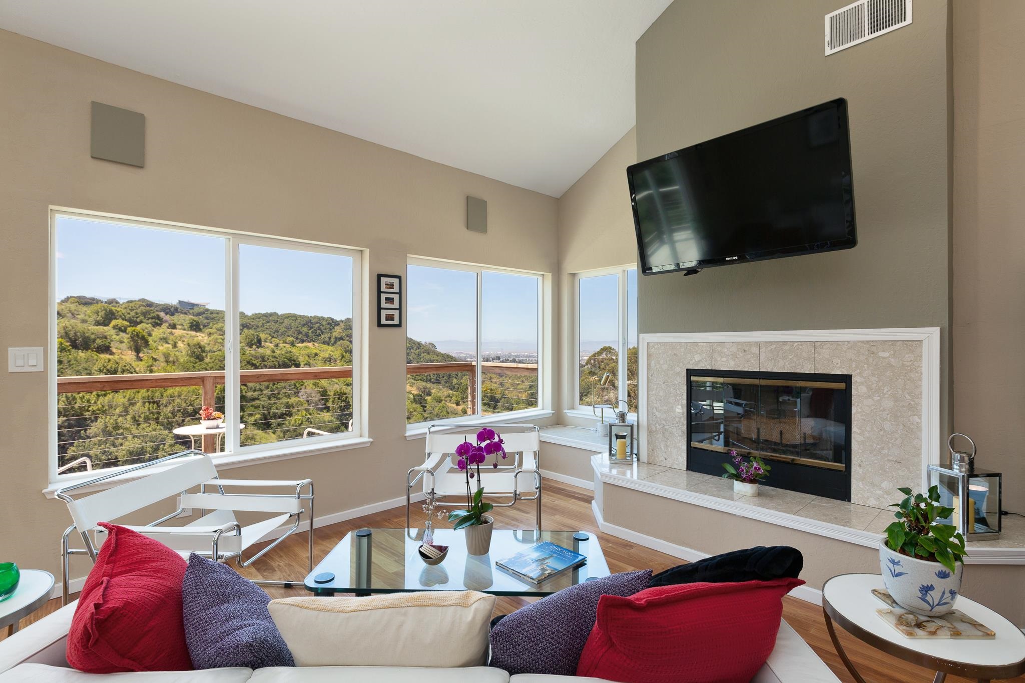 Detail Gallery Image 9 of 54 For 10353 Royal Oak Rd, Oakland,  CA 94605 - 4 Beds | 2/1 Baths