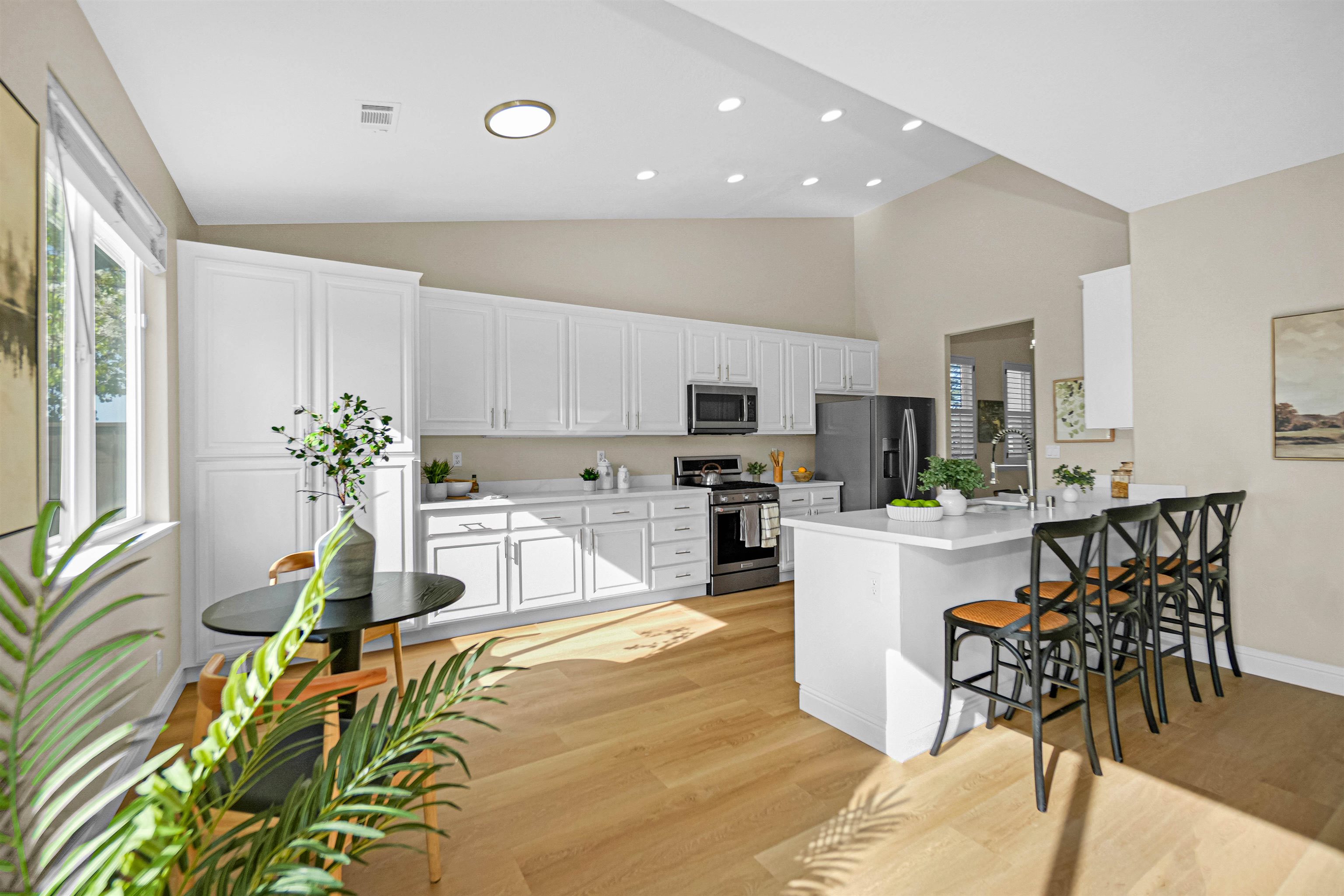 Detail Gallery Image 16 of 60 For 4905 Apricot Ct, Castro Valley,  CA 94546 - 4 Beds | 3 Baths