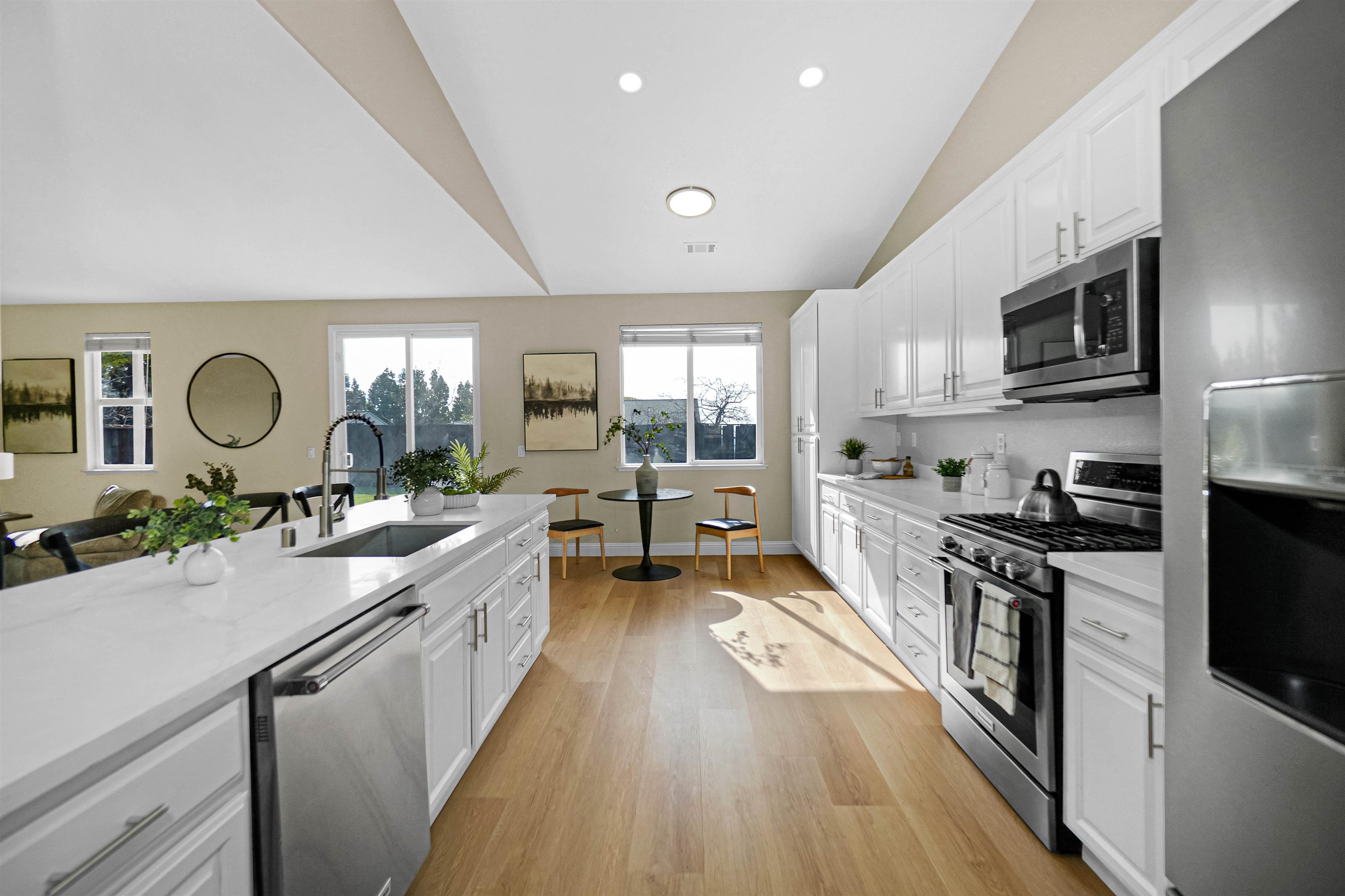 Detail Gallery Image 18 of 60 For 4905 Apricot Ct, Castro Valley,  CA 94546 - 4 Beds | 3 Baths