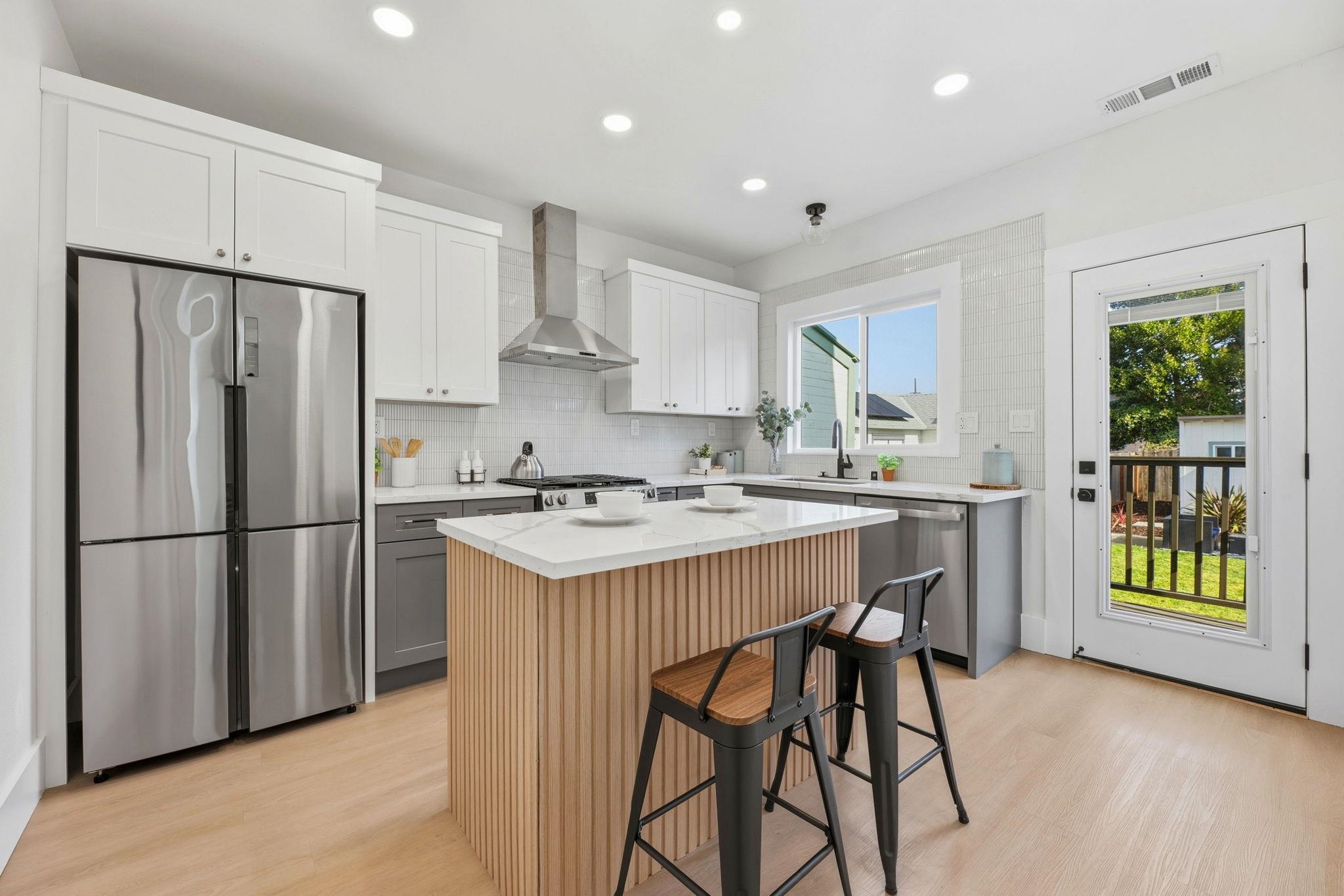 Detail Gallery Image 6 of 34 For 1834 8th St, Alameda,  CA 94501 - 2 Beds | 2 Baths