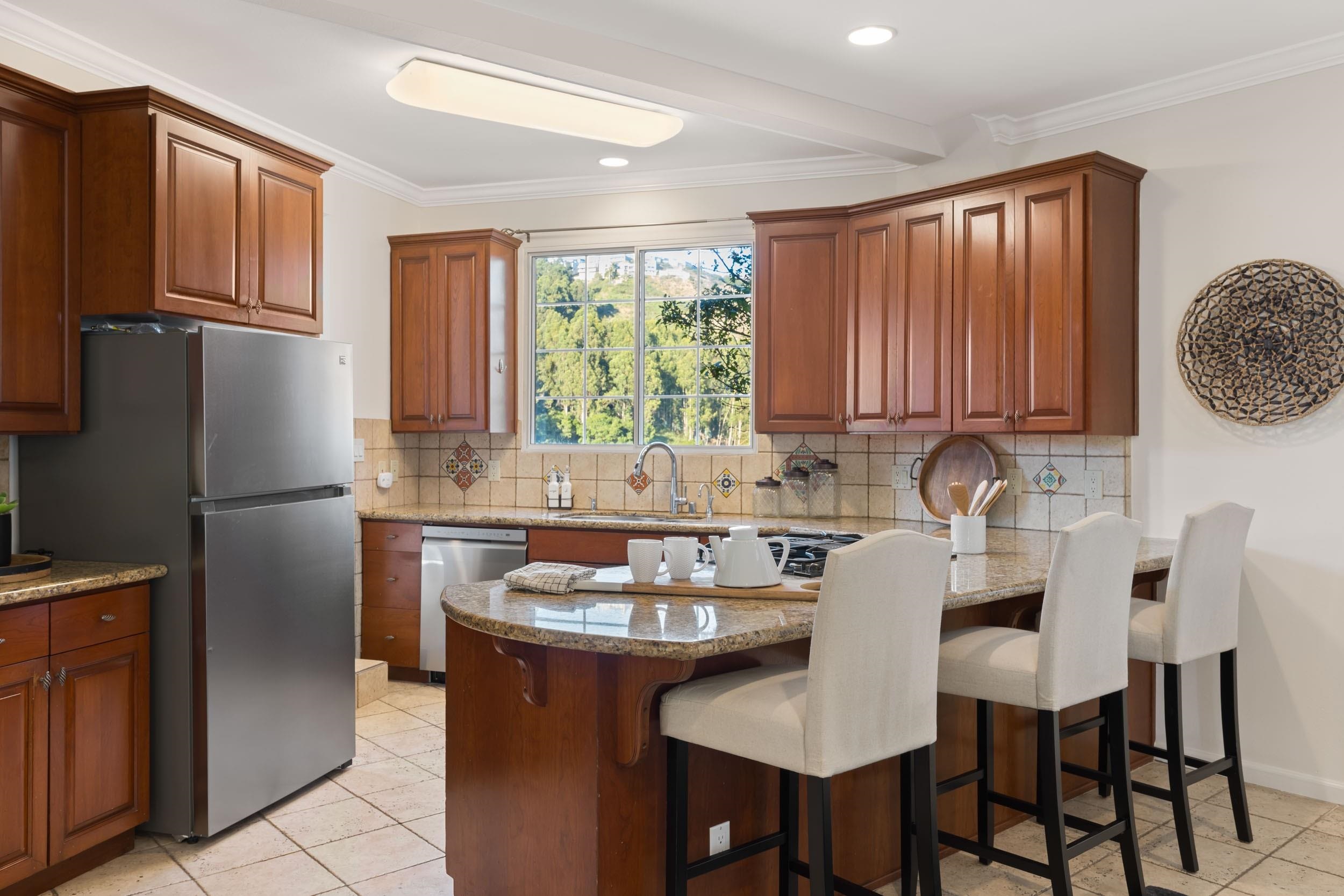 Detail Gallery Image 11 of 29 For 5668 Buena Vista Ave, Oakland,  CA 94618 - 3 Beds | 2/1 Baths