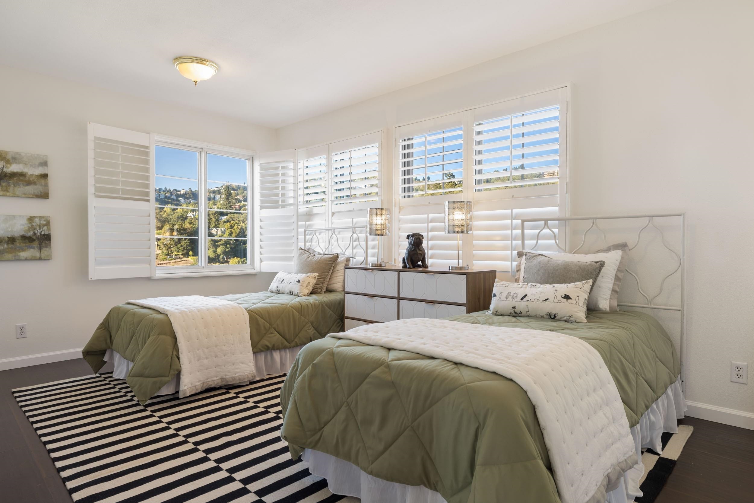 Detail Gallery Image 21 of 29 For 5668 Buena Vista Ave, Oakland,  CA 94618 - 3 Beds | 2/1 Baths