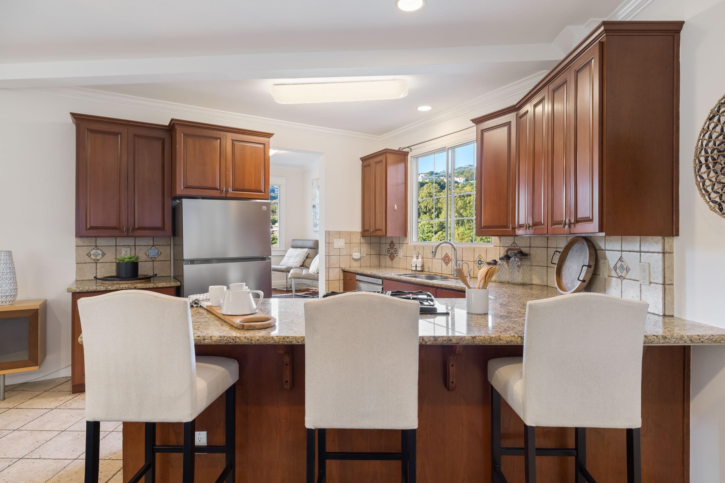 Detail Gallery Image 10 of 29 For 5668 Buena Vista Ave, Oakland,  CA 94618 - 3 Beds | 2/1 Baths