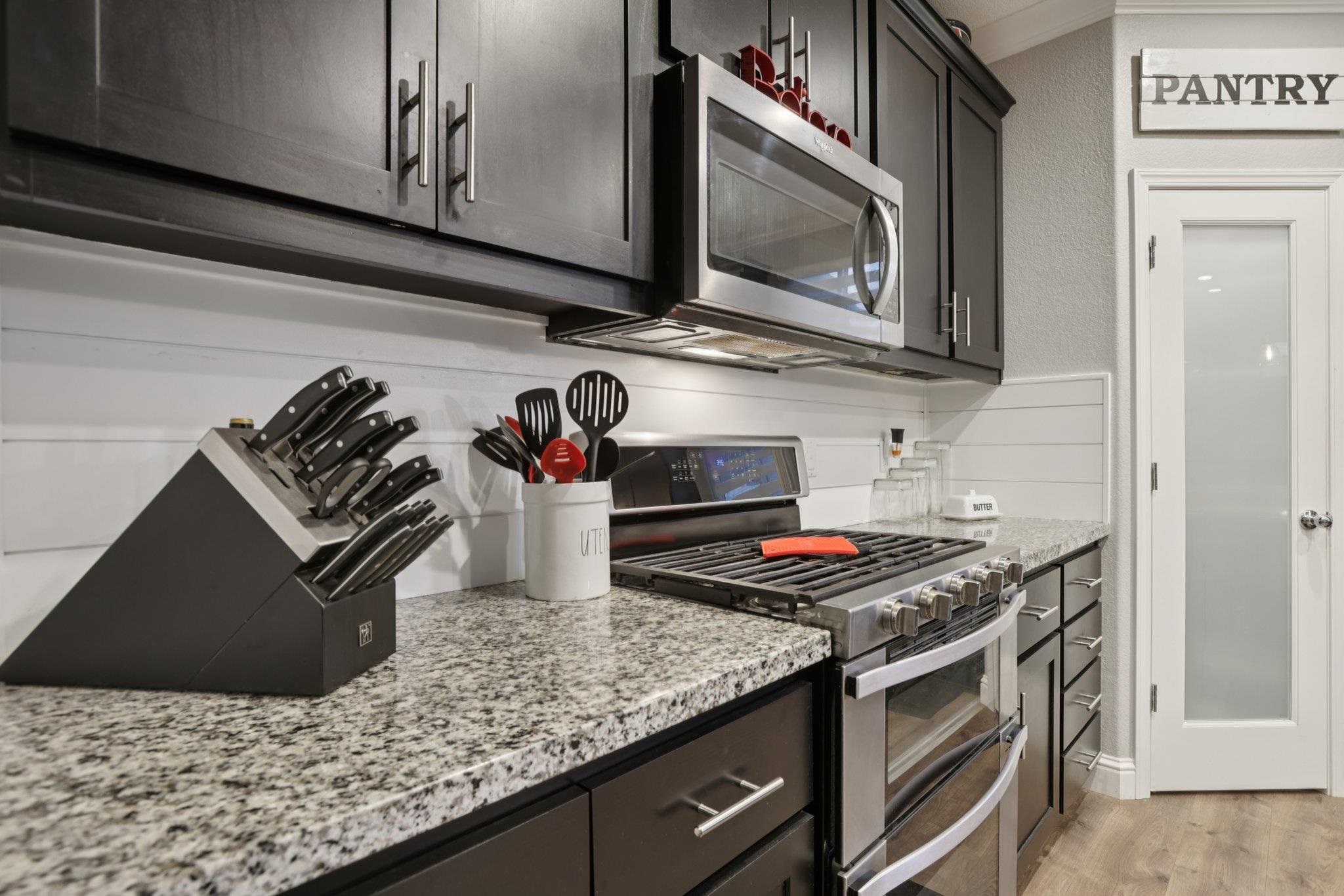 Detail Gallery Image 11 of 45 For 2519 Ava Julianna Way, Manteca,  CA 95337 - 4 Beds | 2/1 Baths