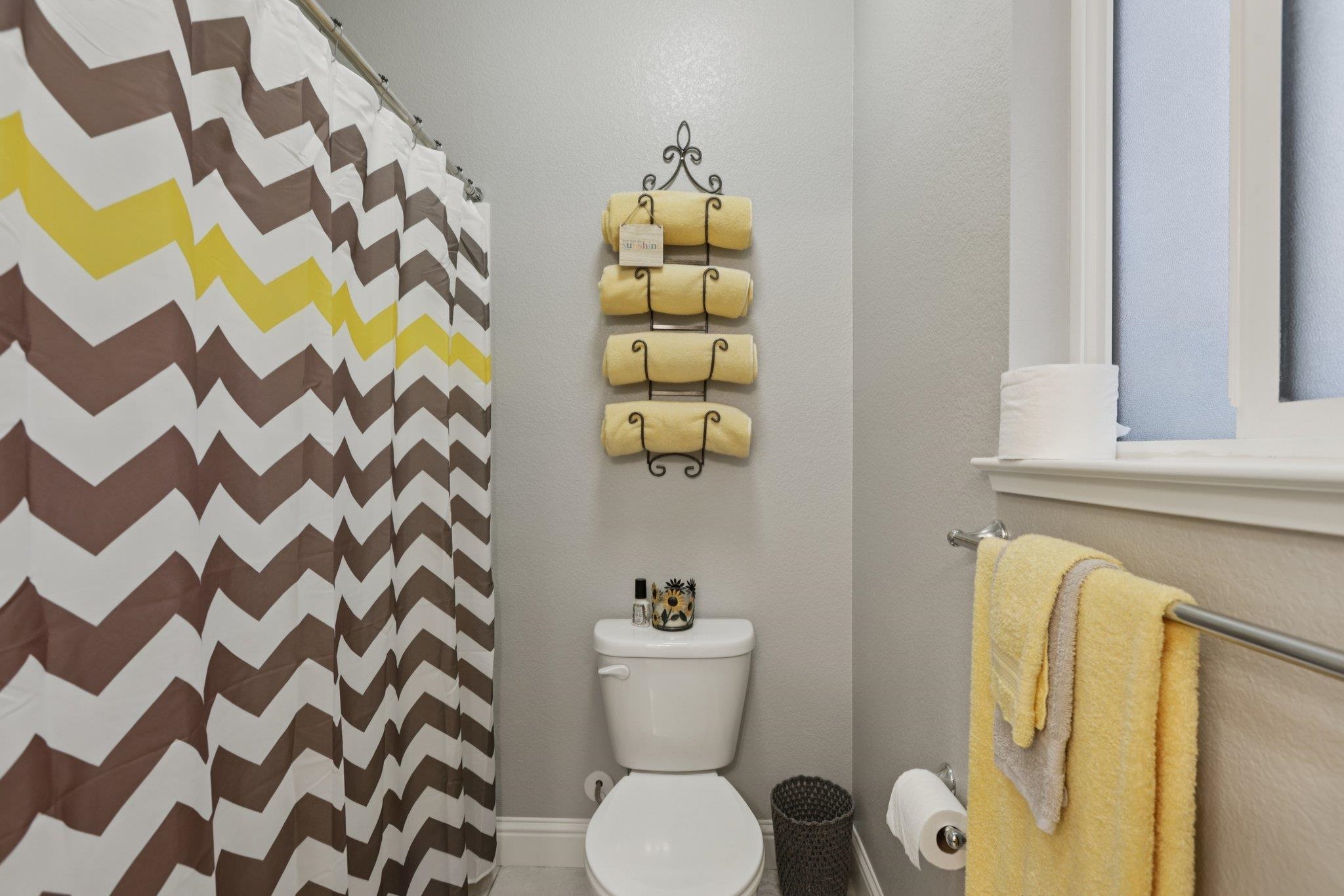 Detail Gallery Image 19 of 45 For 2519 Ava Julianna Way, Manteca,  CA 95337 - 4 Beds | 2/1 Baths