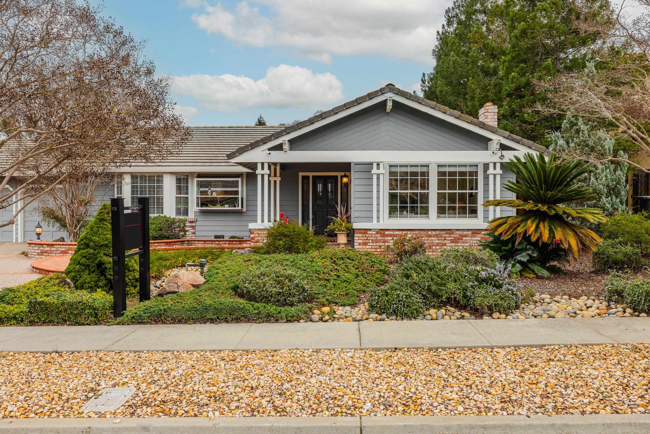 Detail Gallery Image 4 of 60 For 3463 Meadowlands Ln, San Jose,  CA 95135 - 4 Beds | 2 Baths