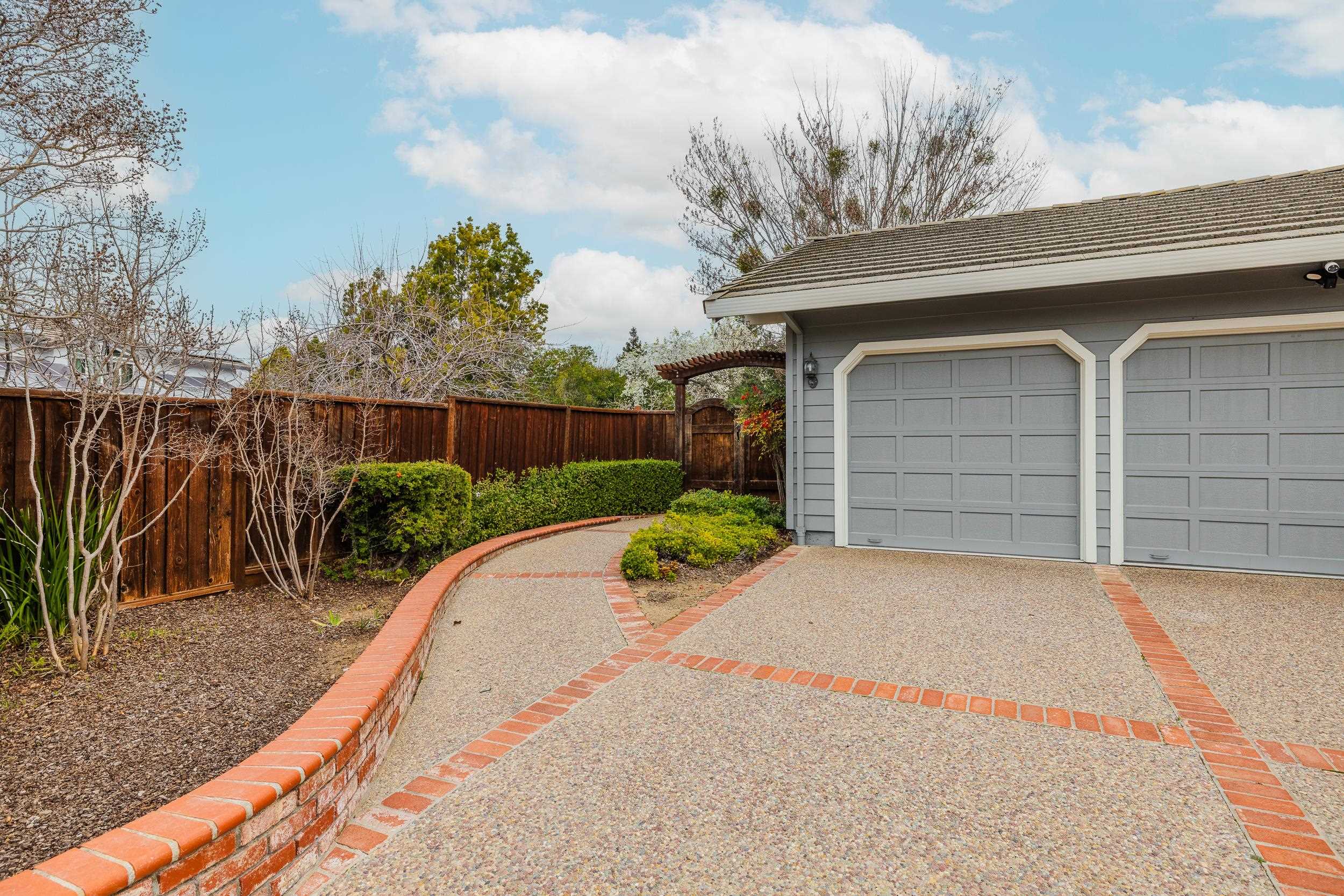 Detail Gallery Image 5 of 60 For 3463 Meadowlands Ln, San Jose,  CA 95135 - 4 Beds | 2 Baths