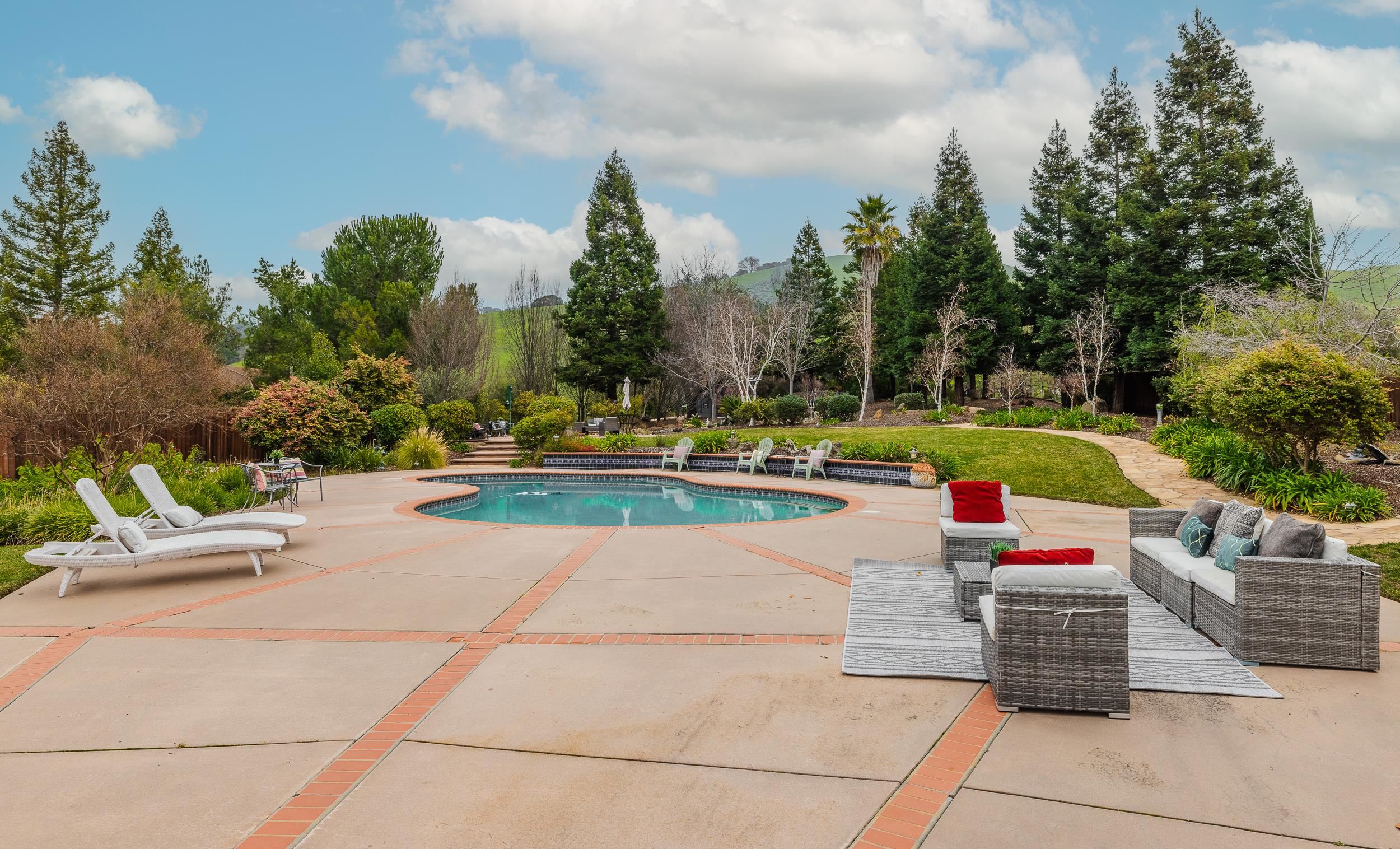 Detail Gallery Image 44 of 60 For 3463 Meadowlands Ln, San Jose,  CA 95135 - 4 Beds | 2 Baths