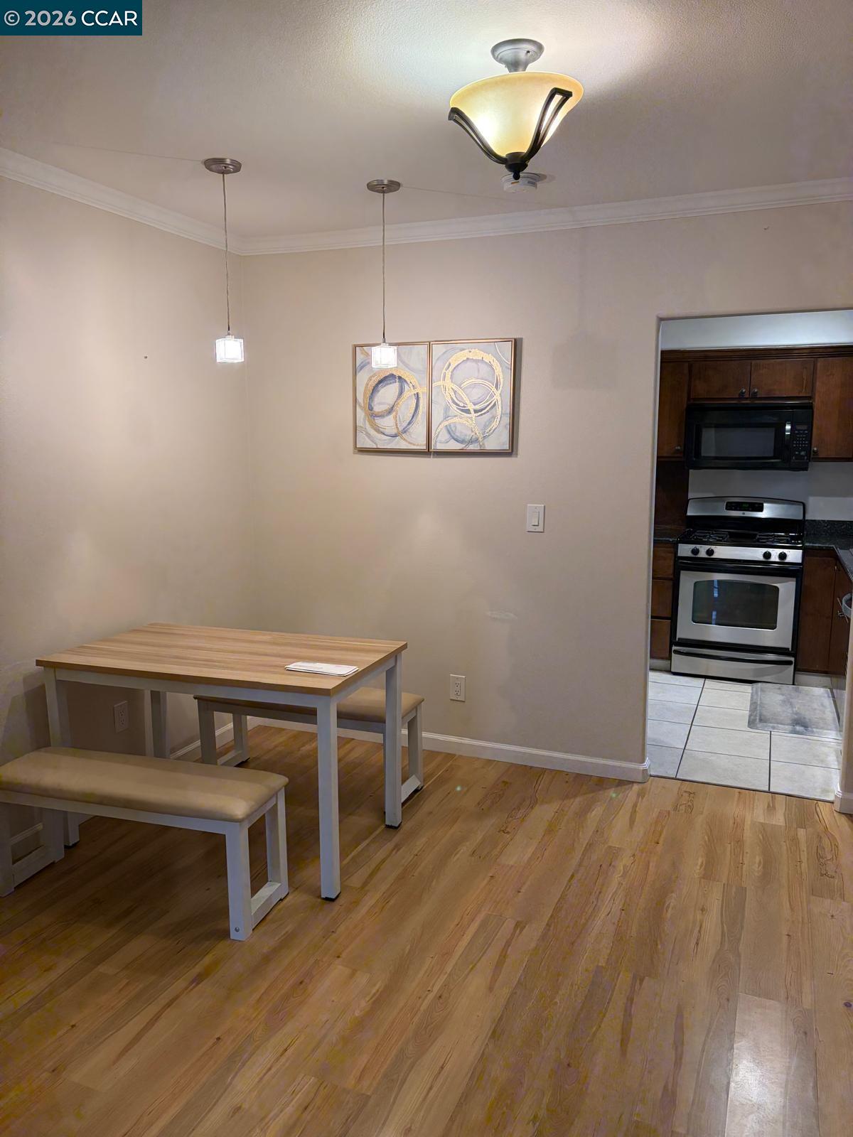 Detail Gallery Image 6 of 9 For 558 a Street, Hayward,  CA 94541 - 2 Beds | 1 Baths