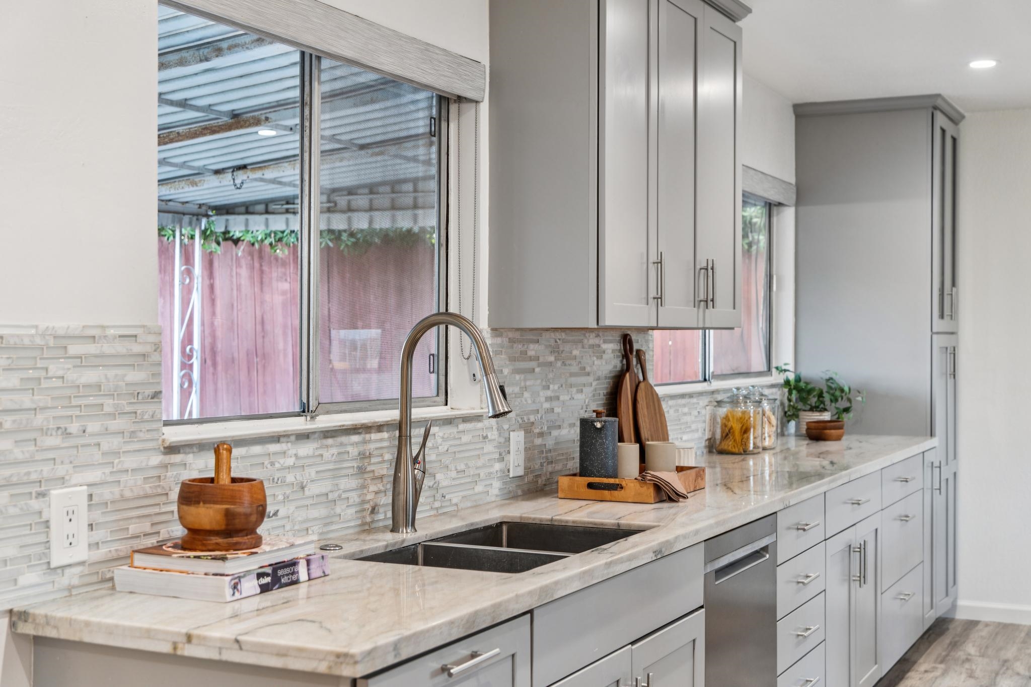 Detail Gallery Image 17 of 44 For 885 Tara Hills Dr, Pinole,  CA 94564 - 3 Beds | 2 Baths